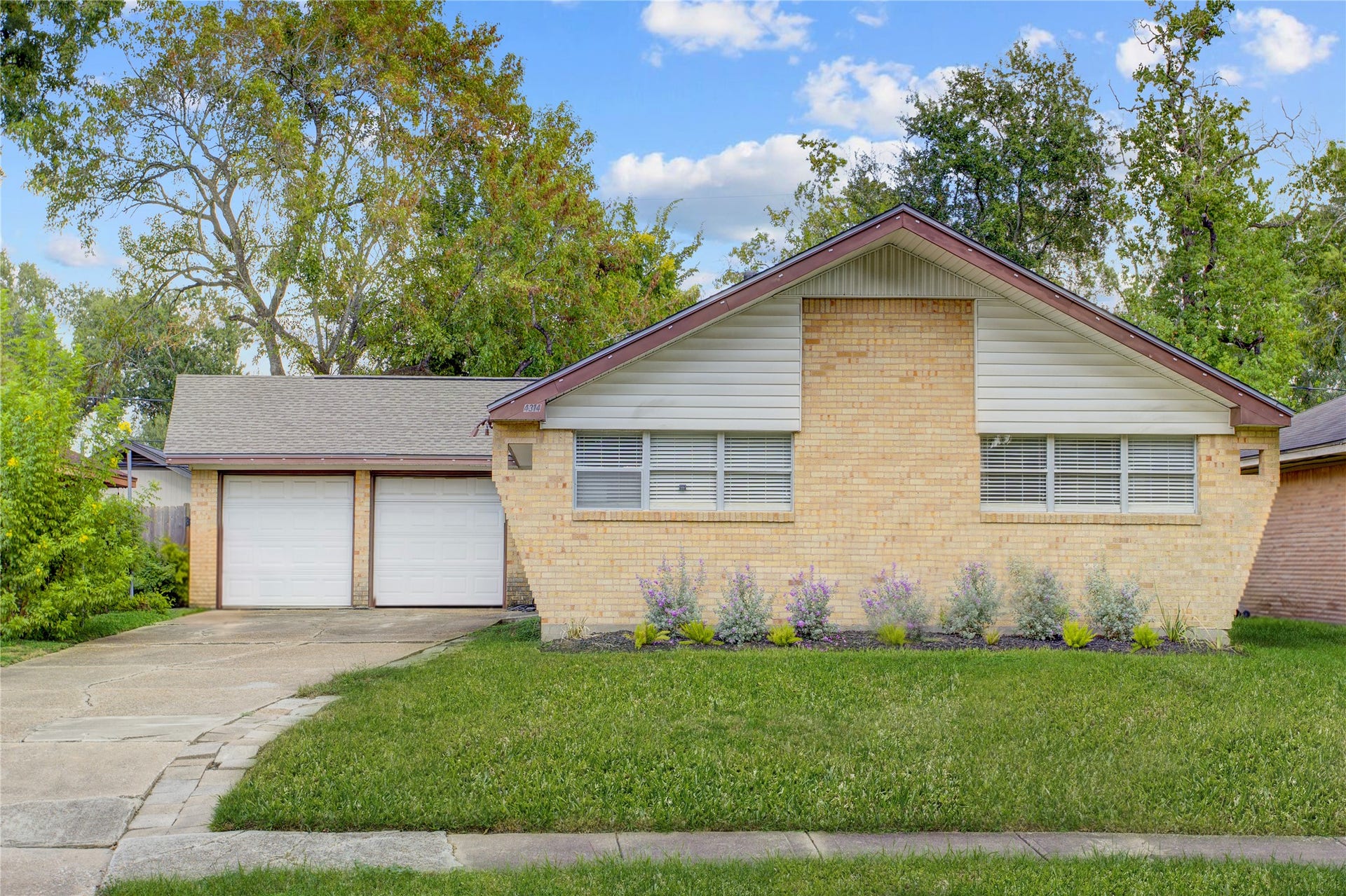 4314 Benning Drive, Houston, TX 77035 Enhanced Turf Digitally