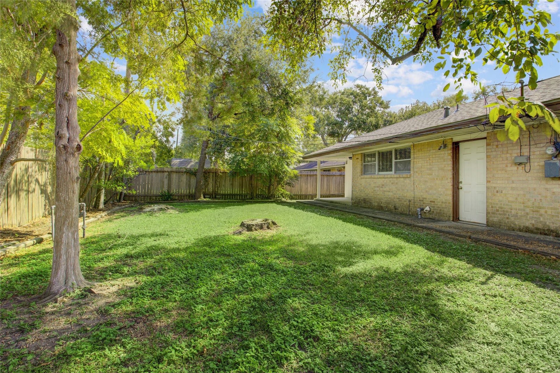 4314 Benning Drive, Houston, TX 77035 The beauty of attached Garage is full width & generous size backyards