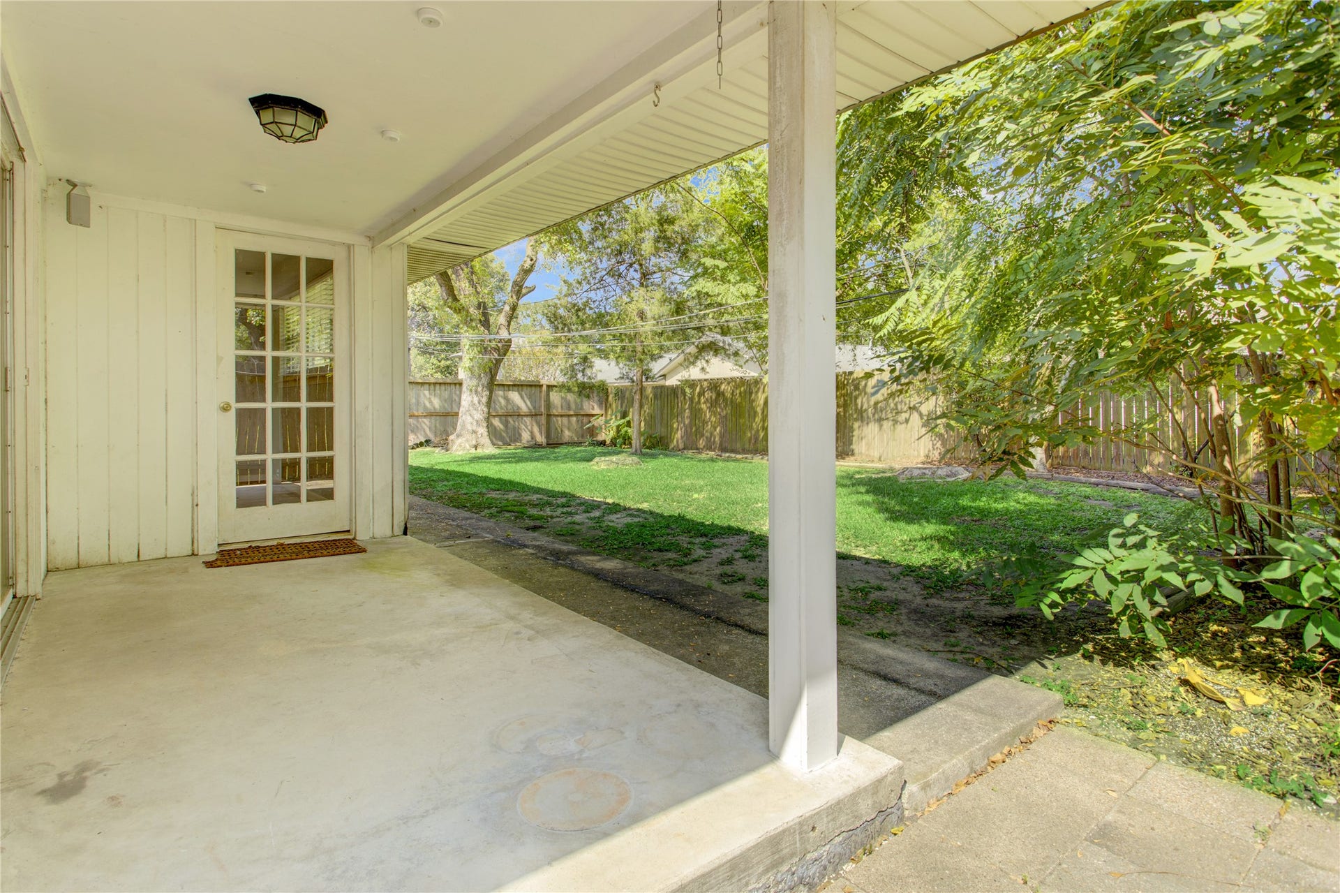 4314 Benning Drive, Houston, TX 77035 Nice covered patio overlooking oversized backyard