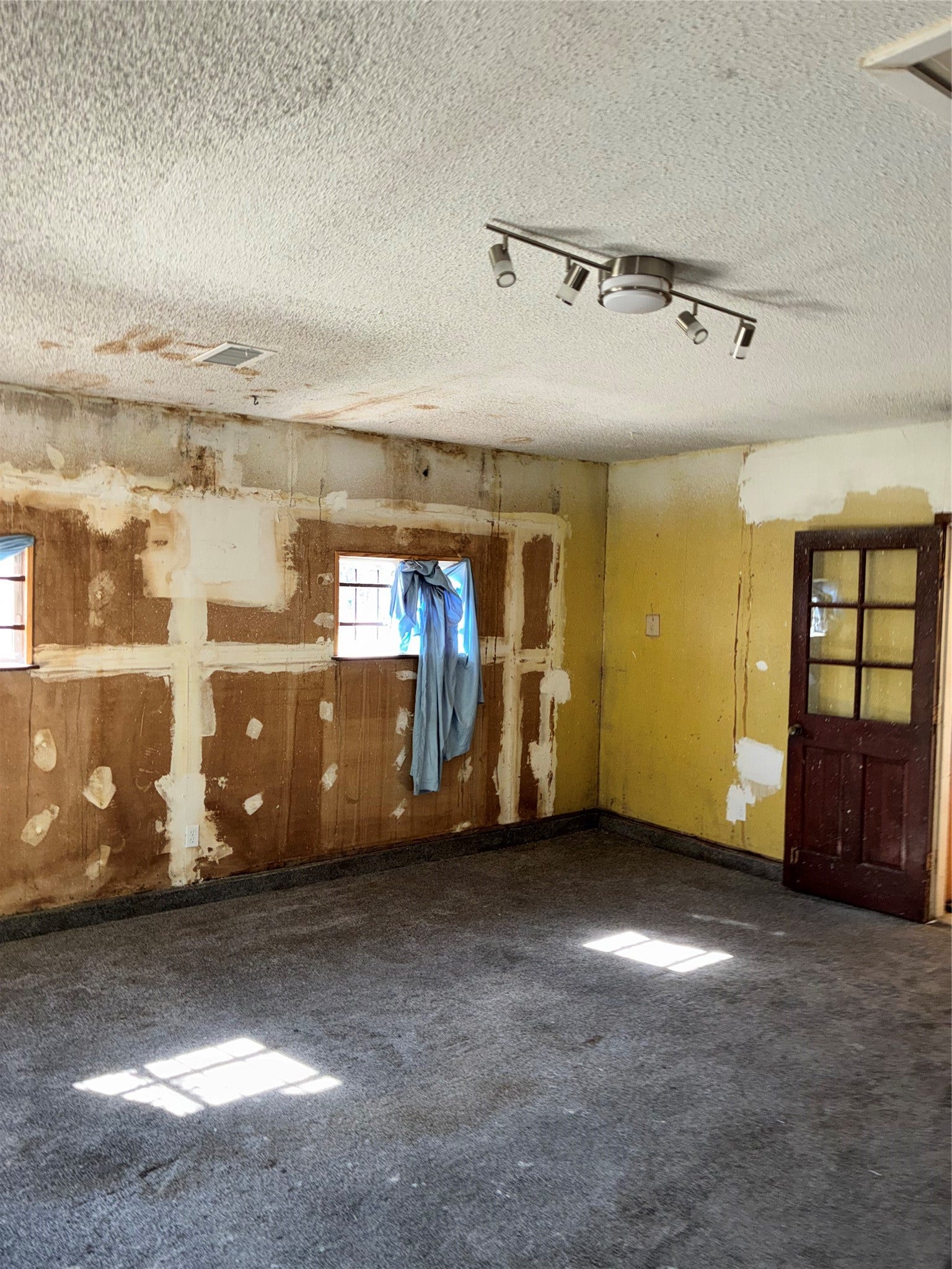7302 Lakewood Drive, Houston, TX 77016 Den/ Family Room (different view)