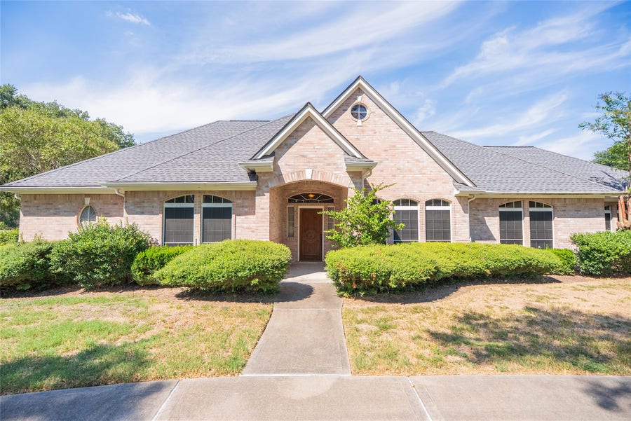 Property photo for 26910 Willow Ln, Katy, TX