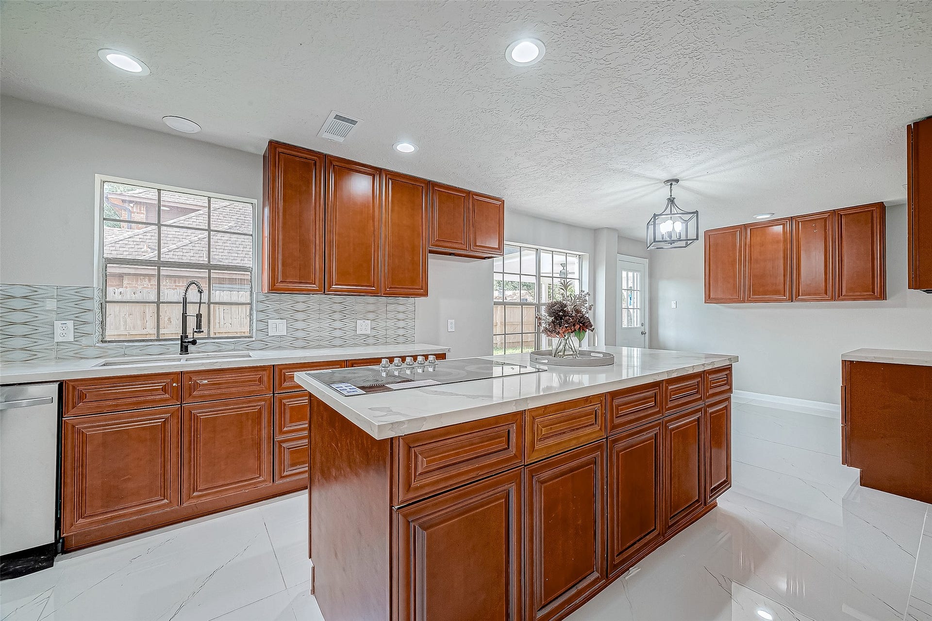 3102 Glenn Lakes Lane, Missouri City, TX 77459 Elegant cabinetry, modern fixtures, and abundant natural lightperfect for culinary enthusiasts.