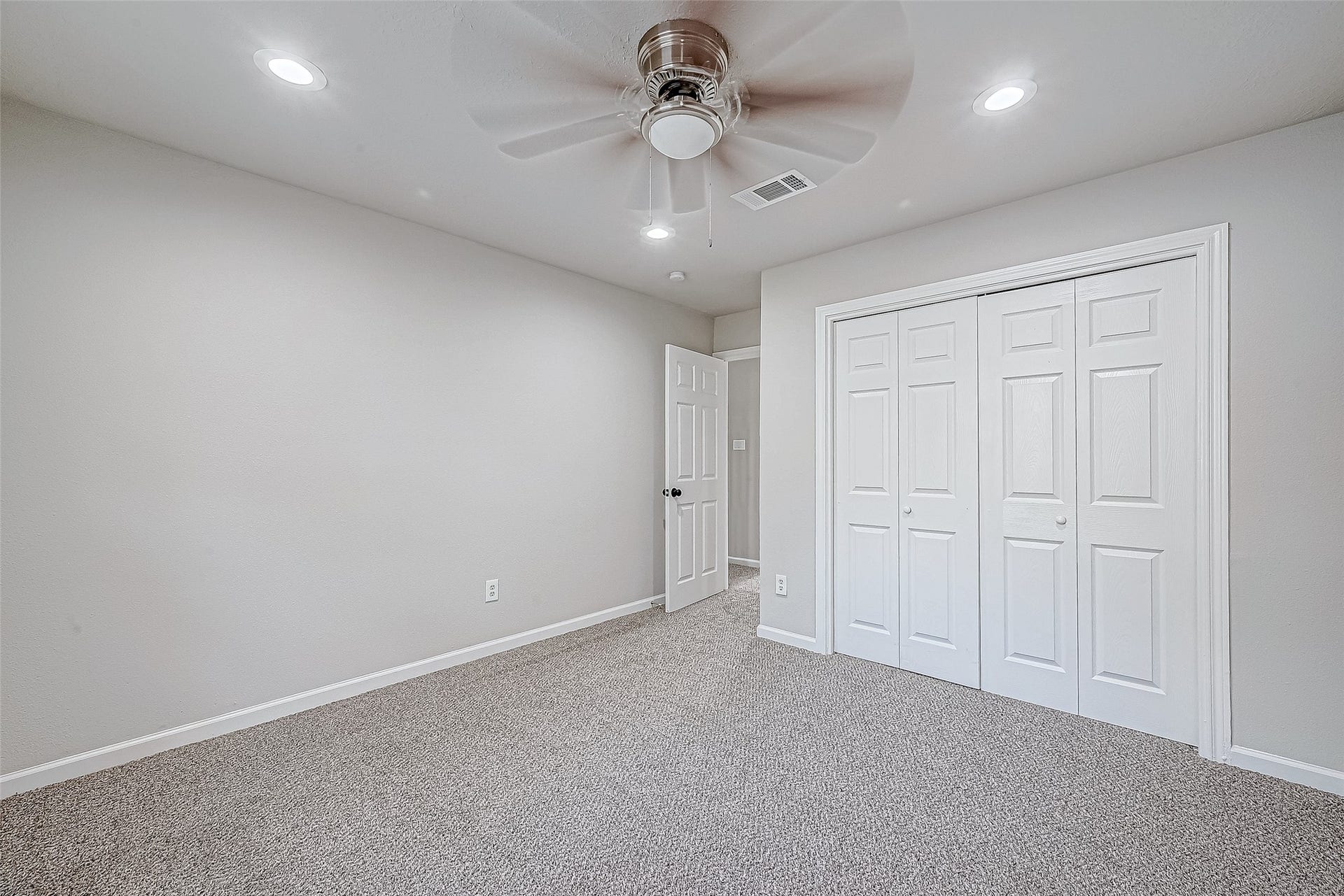 3102 Glenn Lakes Lane, Missouri City, TX 77459 This bedroom has a ceiling fan and carpeted flooring. It features a double-door closet.