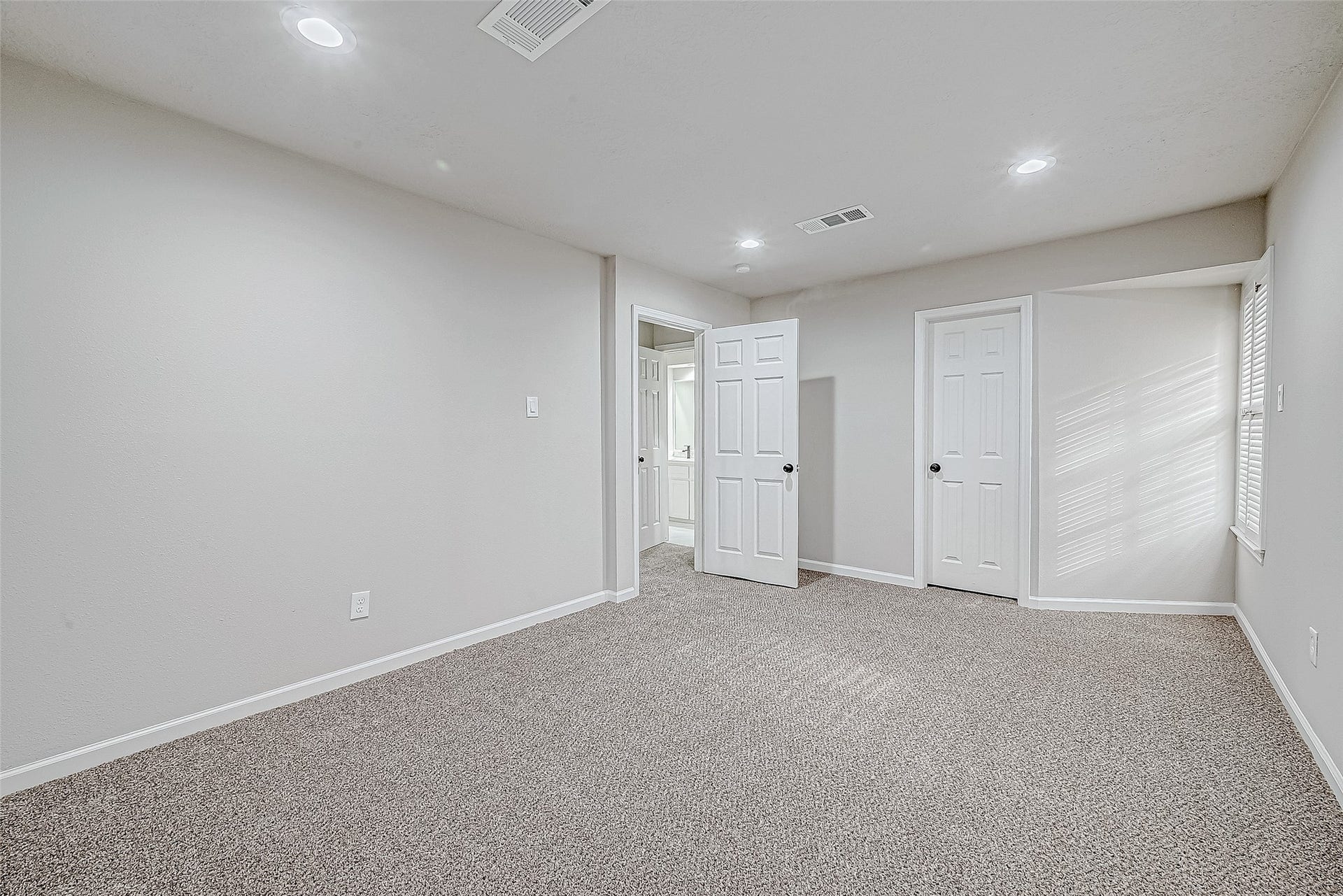 3102 Glenn Lakes Lane, Missouri City, TX 77459 Another picture of the room.