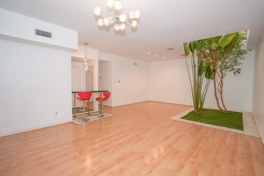Property photo for 907 Hawthorne, Houston, TX