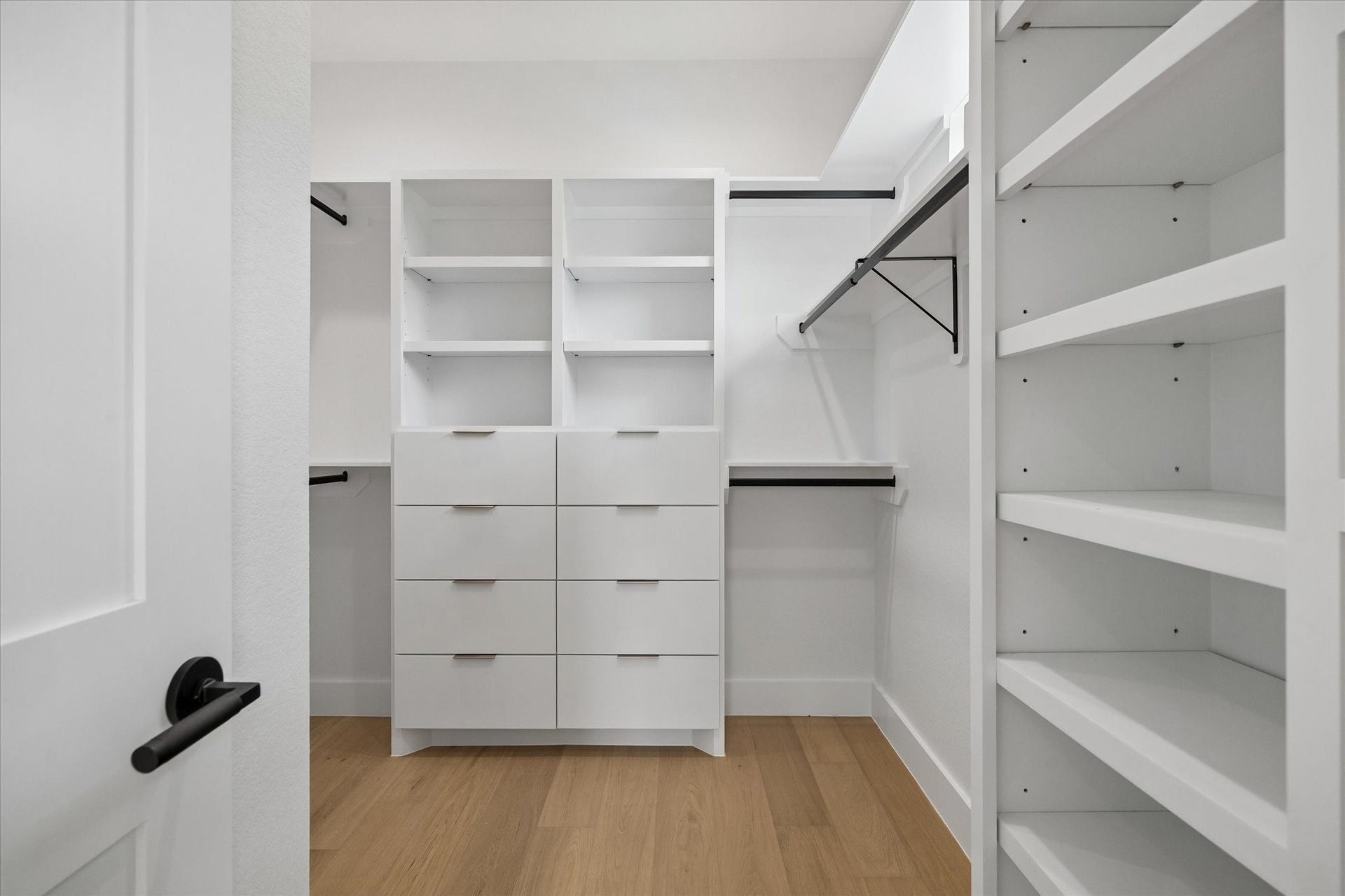 1220 Gregg Street, Houston, TX 77020 Primary Her Closet
