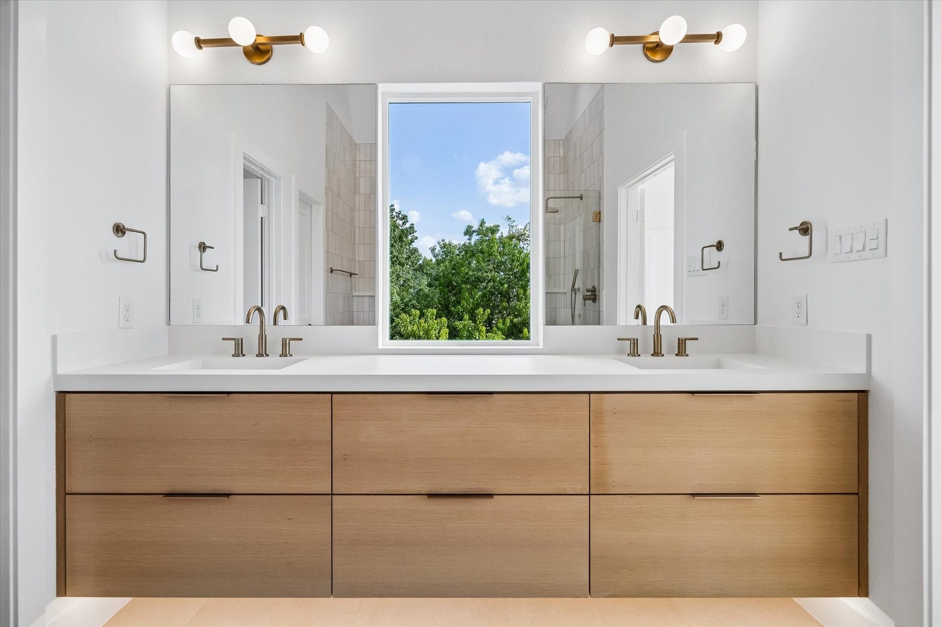 1220 Gregg Street, Houston, TX 77020 Primary Bathroom