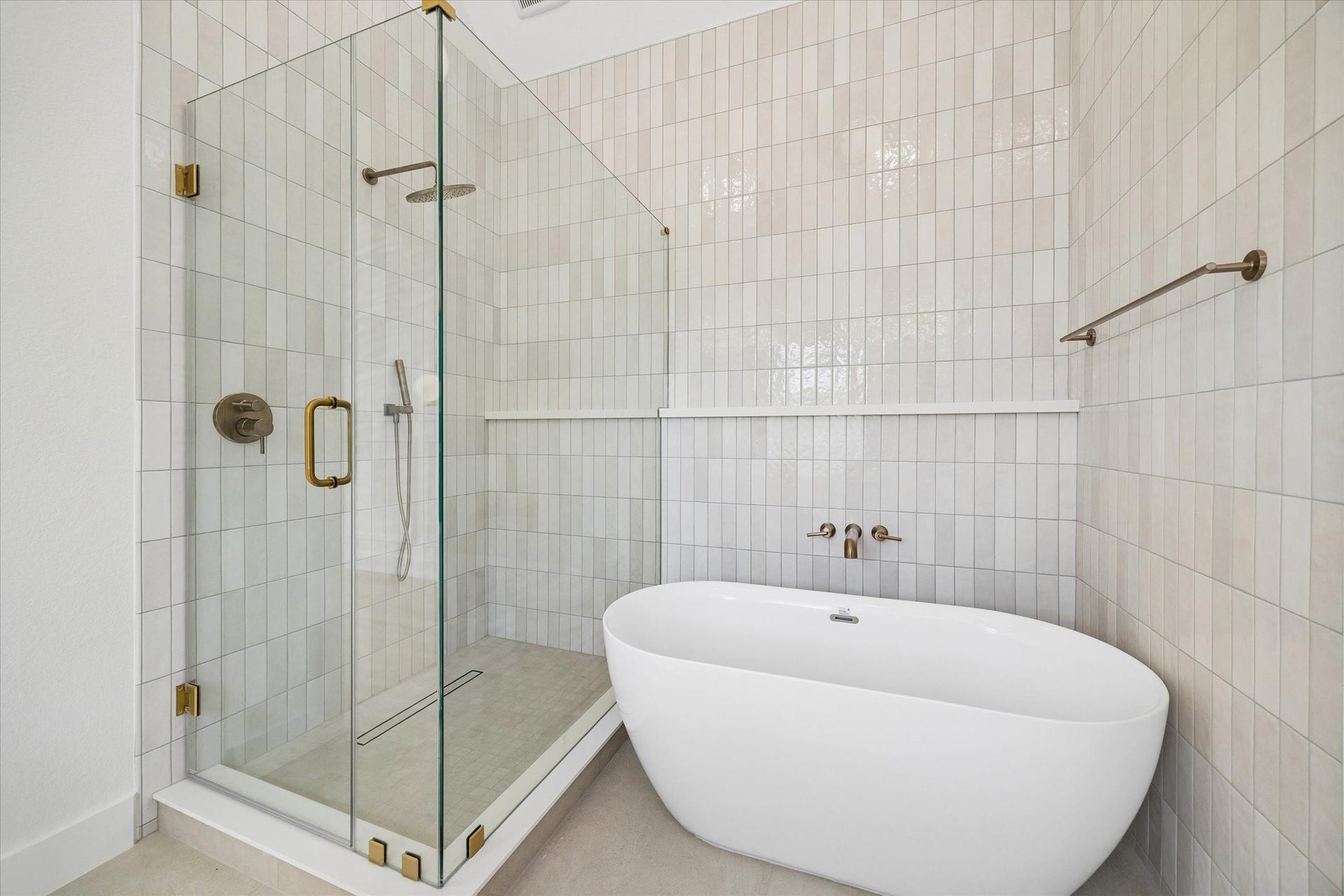 1220 Gregg Street, Houston, TX 77020 Primary Bathroom