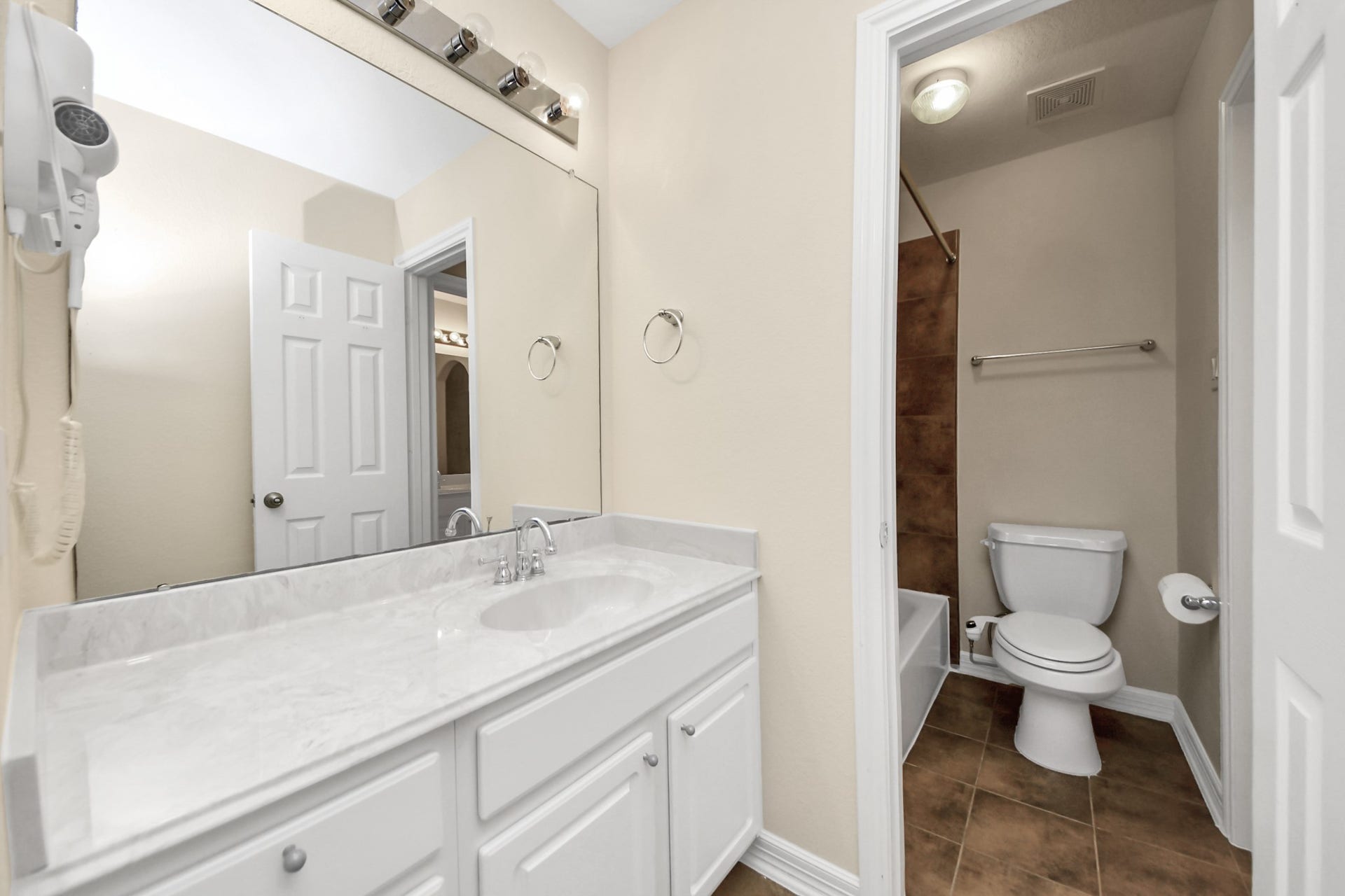 3003 Birch Landing Court, Pearland, TX 77584 A spacious, well-lit vanity nook sits just outside the adjoining bath for smooth morning routines.