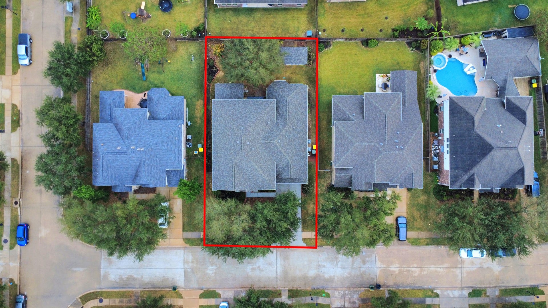 3003 Birch Landing Court, Pearland, TX 77584 A straight-down aerial highlights the propertys footprint, showcasing placement, rooflines, and neat surroundings.