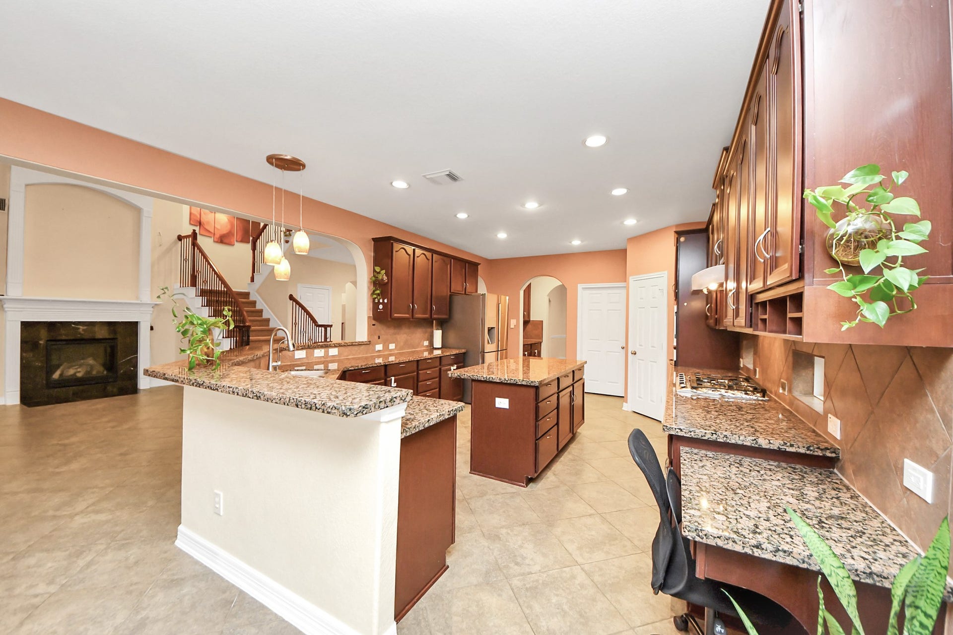 3003 Birch Landing Court, Pearland, TX 77584 The kitchen opens easily to the living area and breakfast corner, with a raised bar offering subtle definition without closing off the space.