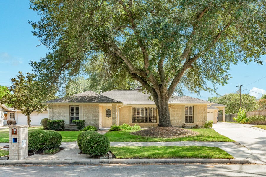 Property photo for 712 Browning Street, Angleton, TX