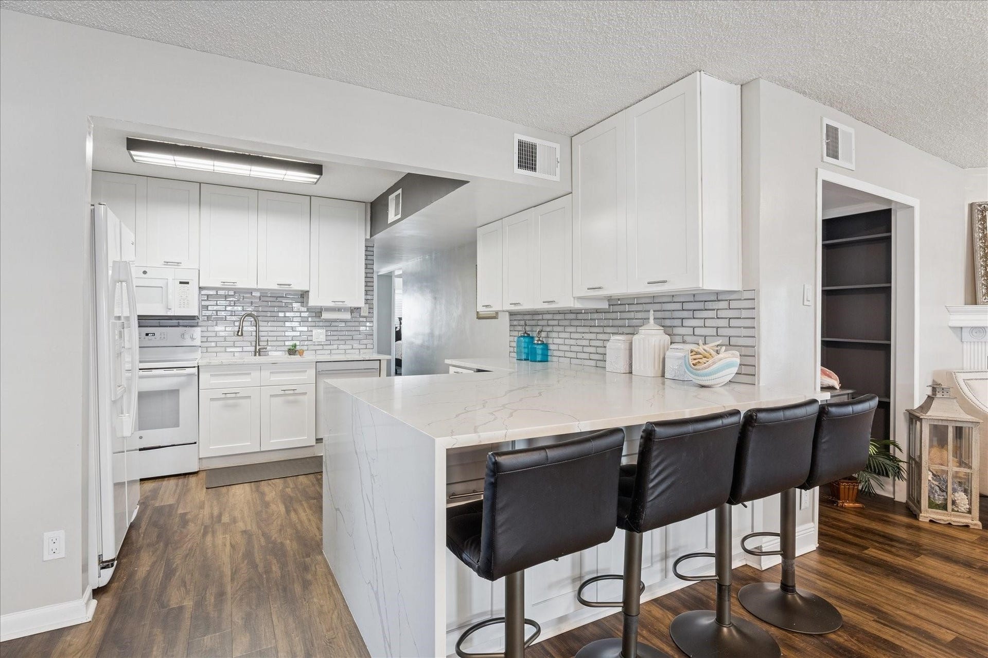1330 Coral Way, Tiki Island, TX 77554 Kitchen