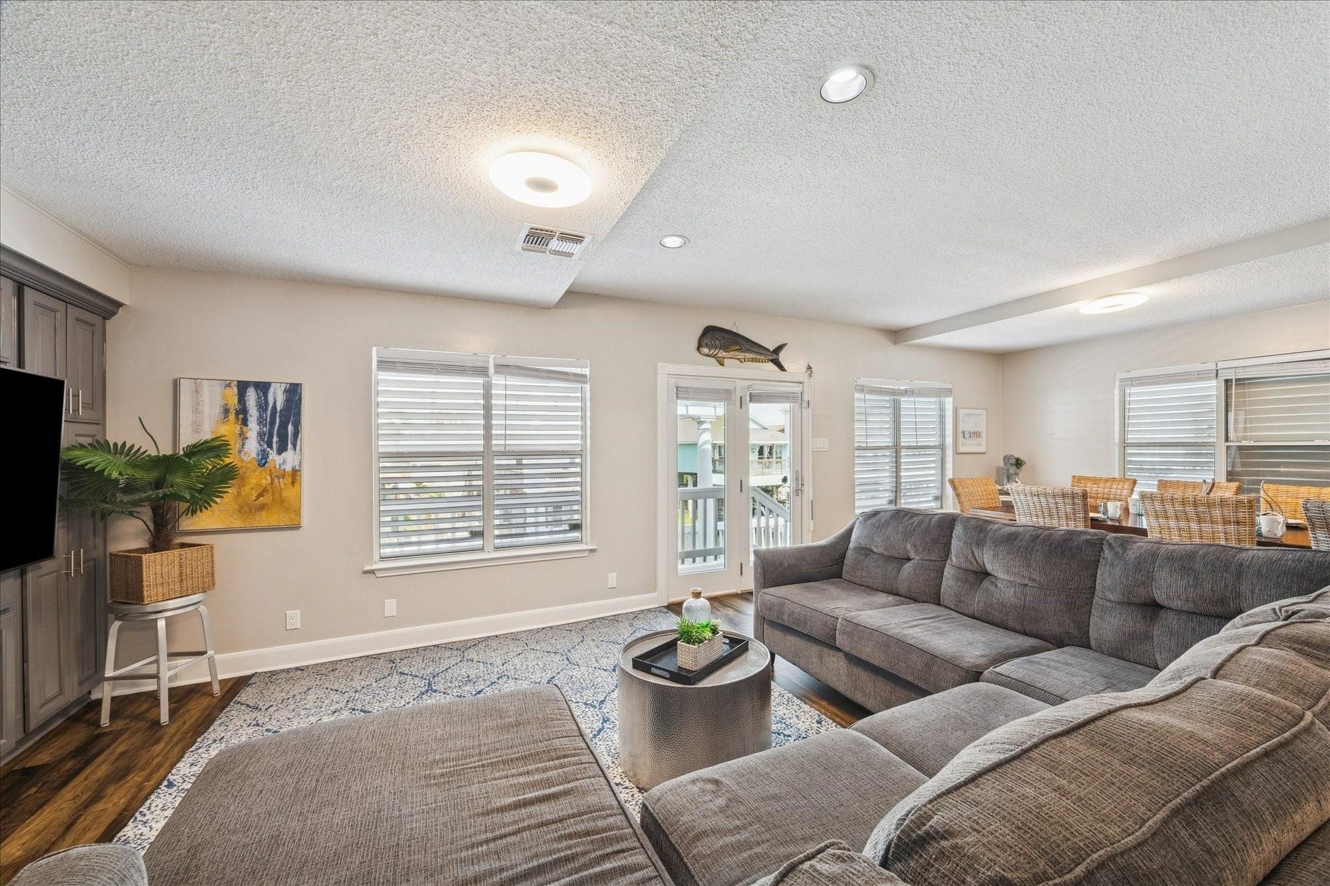 1330 Coral Way, Tiki Island, TX 77554 Living another angle