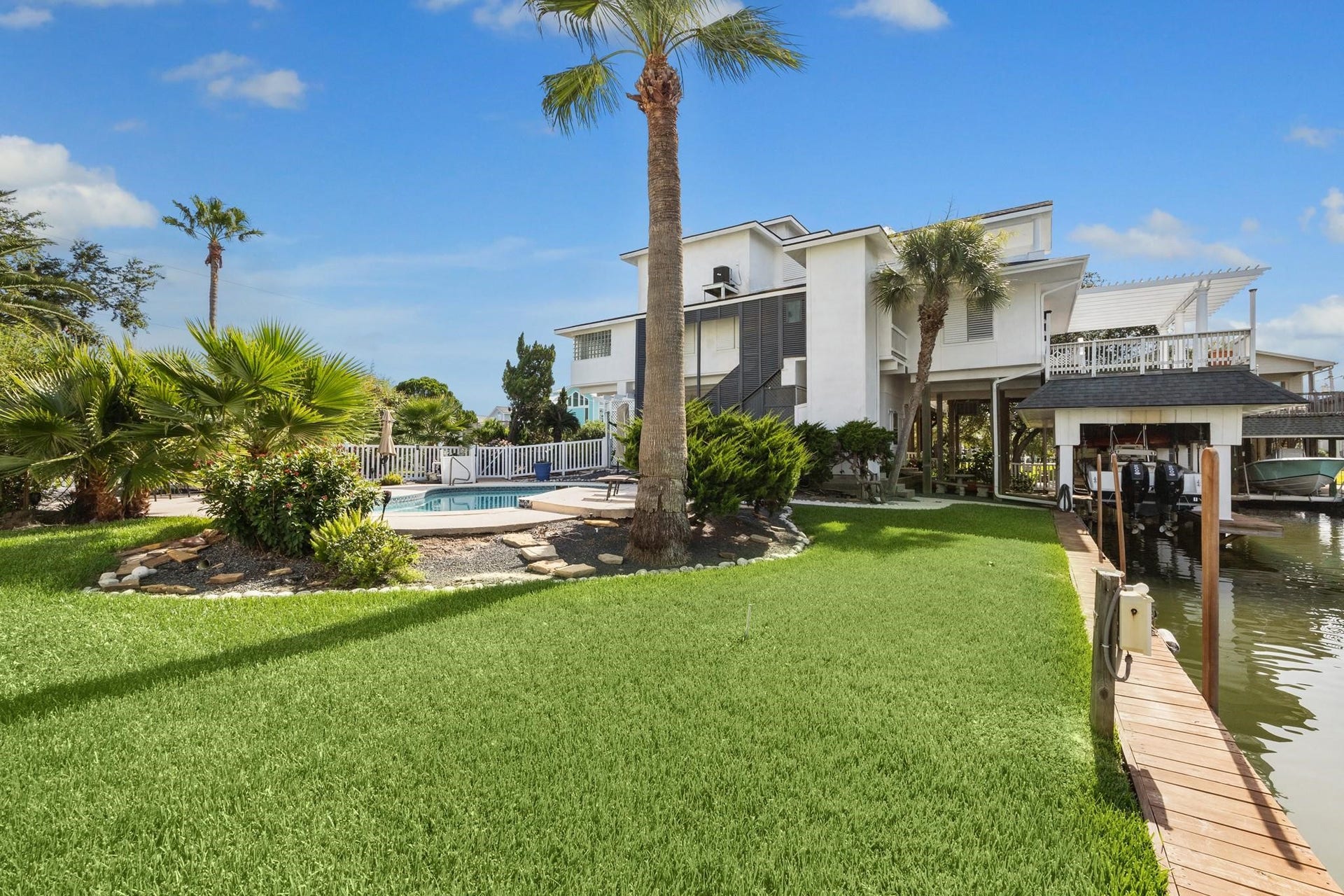 1330 Coral Way, Tiki Island, TX 77554 1330 Coral Way, Tiki Island, TX 77554