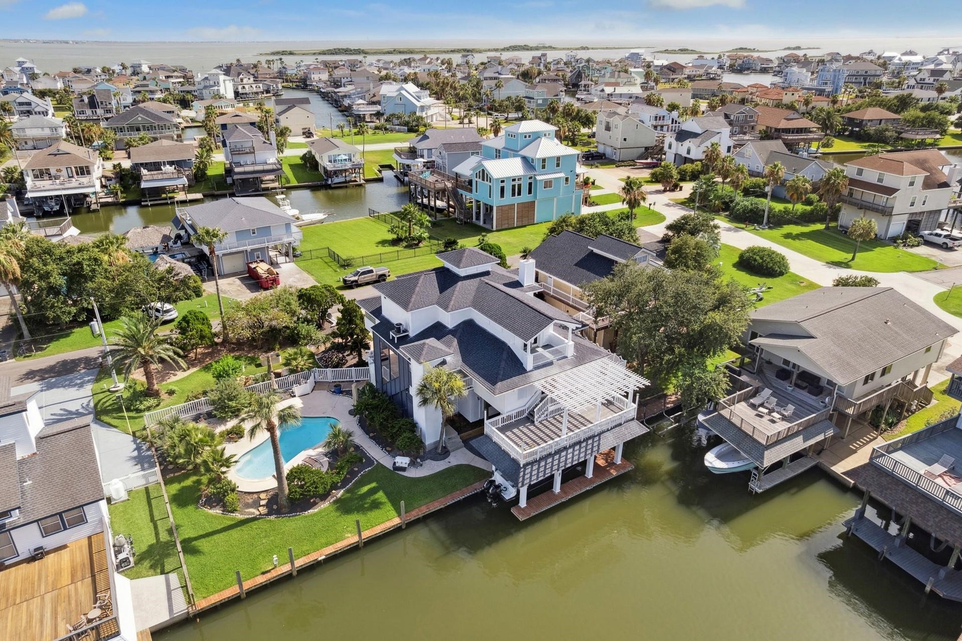 1330 Coral Way, Tiki Island, TX 77554 1330 Coral Way, Tiki Island, TX 77554