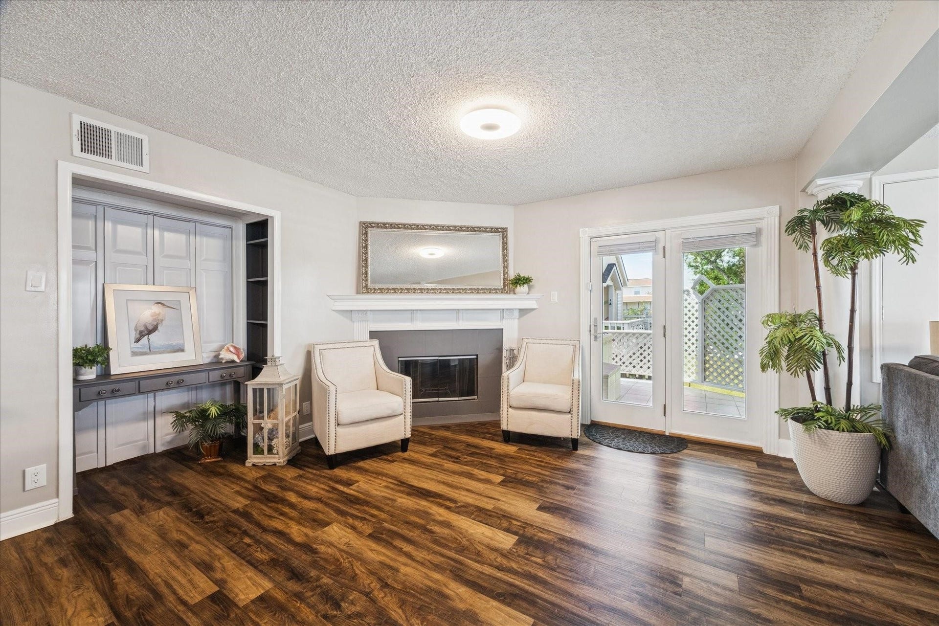 1330 Coral Way, Tiki Island, TX 77554 Fireplace in Living area