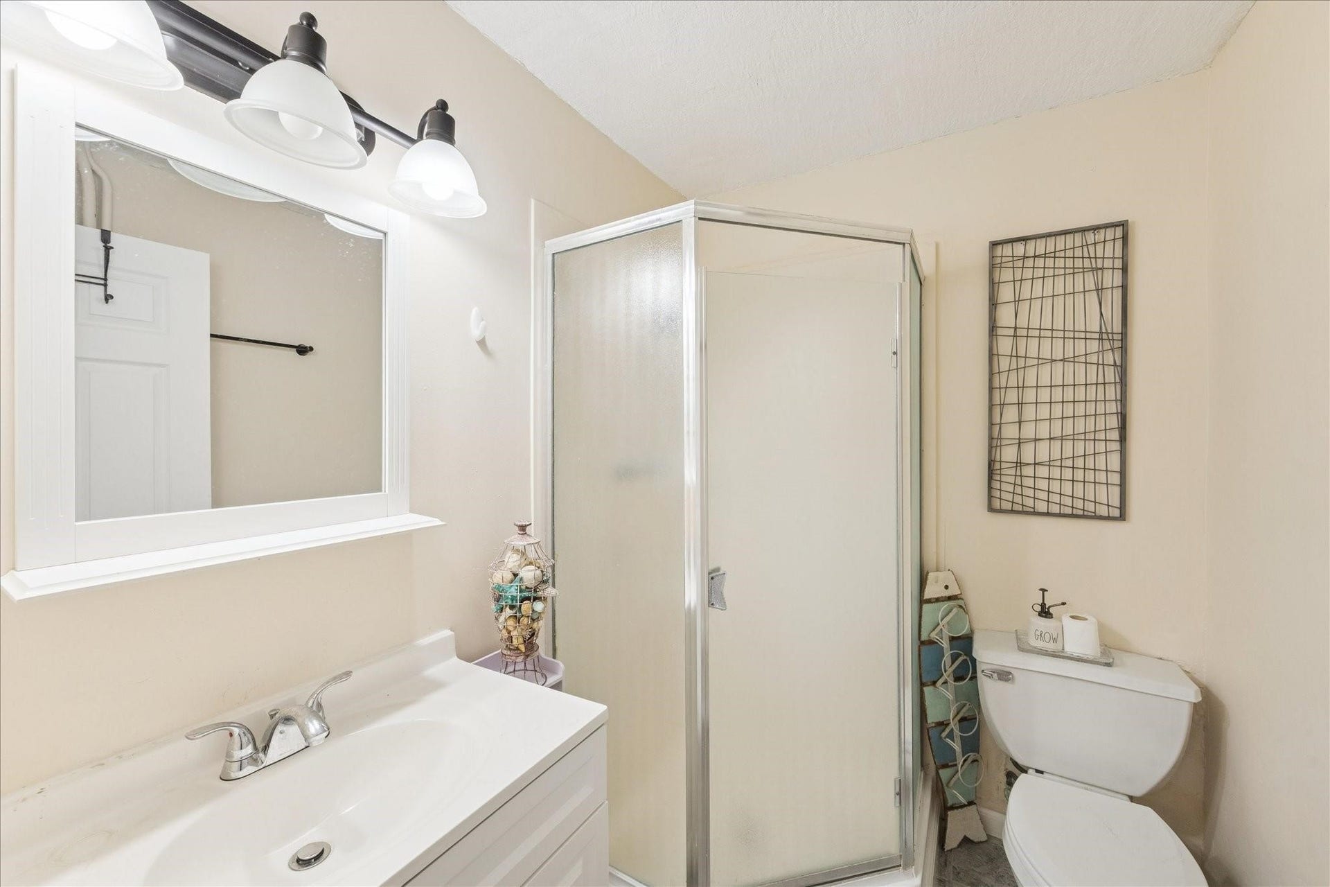 1330 Coral Way, Tiki Island, TX 77554 Downstairs area room