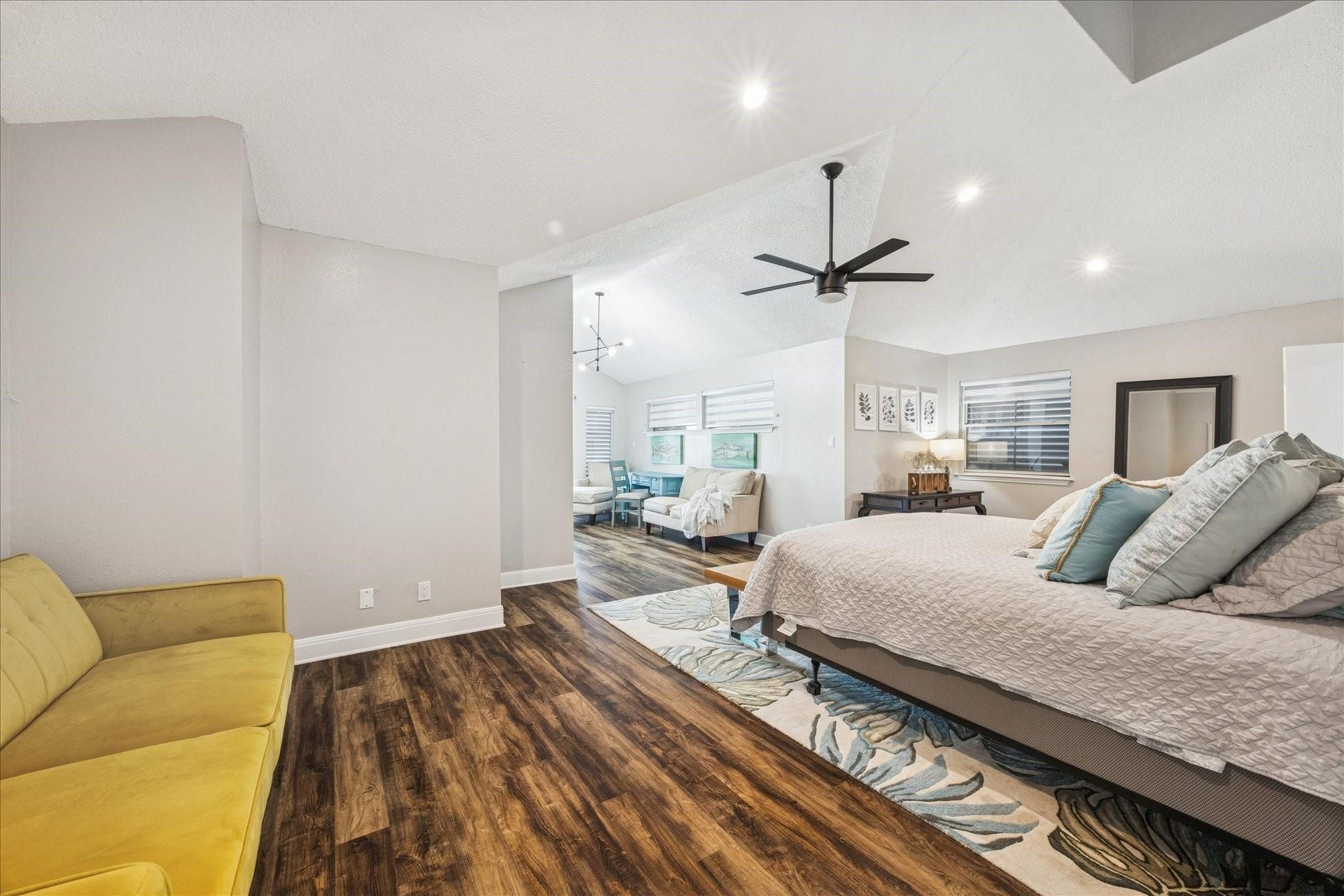 1330 Coral Way, Tiki Island, TX 77554 Living space for primary