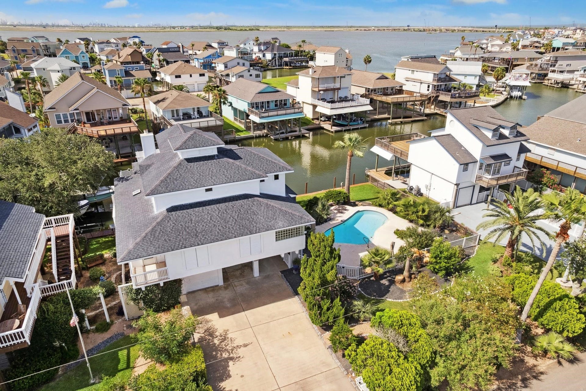 1330 Coral Way, Tiki Island, TX 77554 1330 Coral Way, Tiki Island, TX 77554