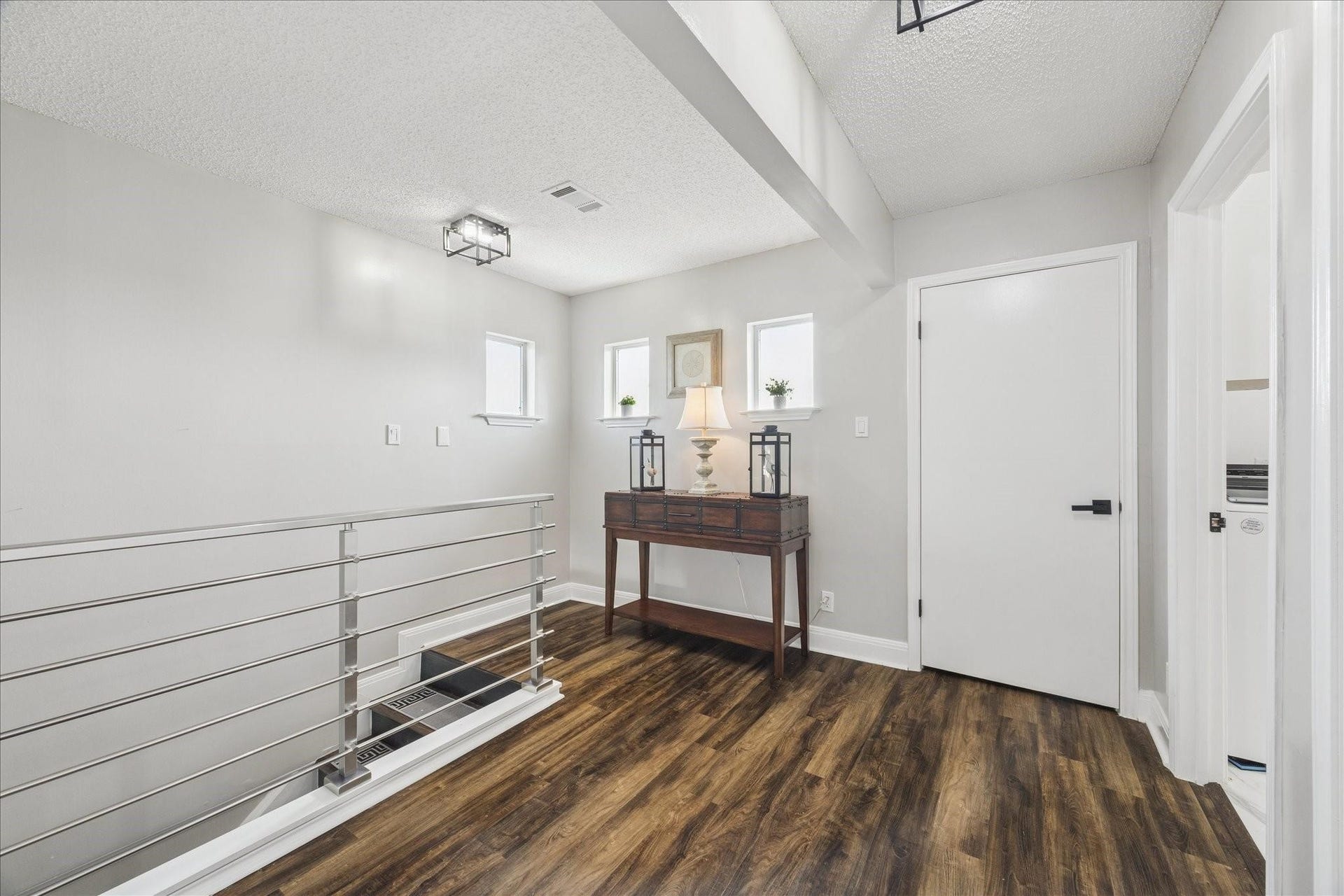 1330 Coral Way, Tiki Island, TX 77554 Primary landing with 3 extra closets