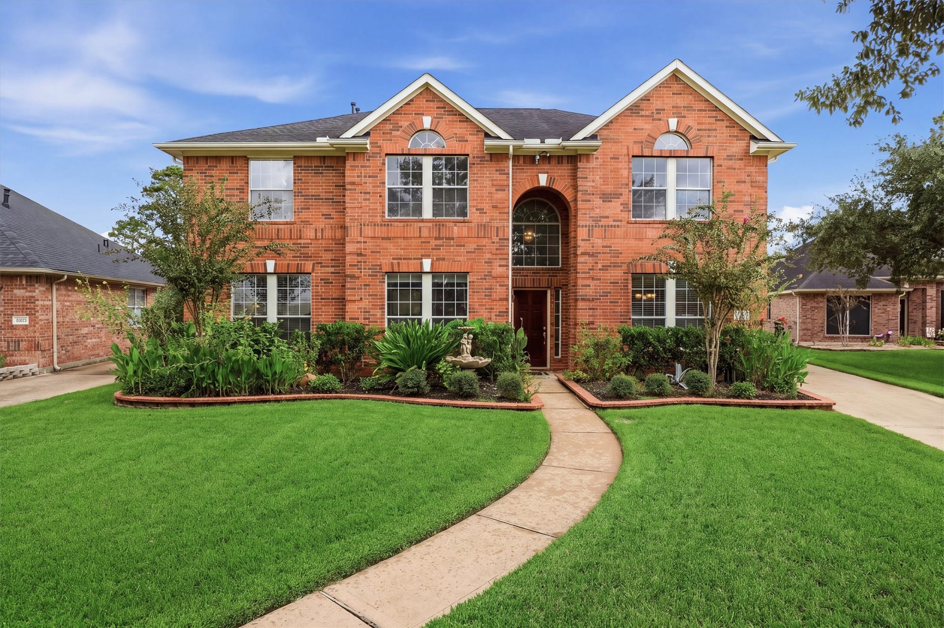 15107 Heron Meadow Lane, Cypress, TX 77429 Gorgeous front entrance curve appeal