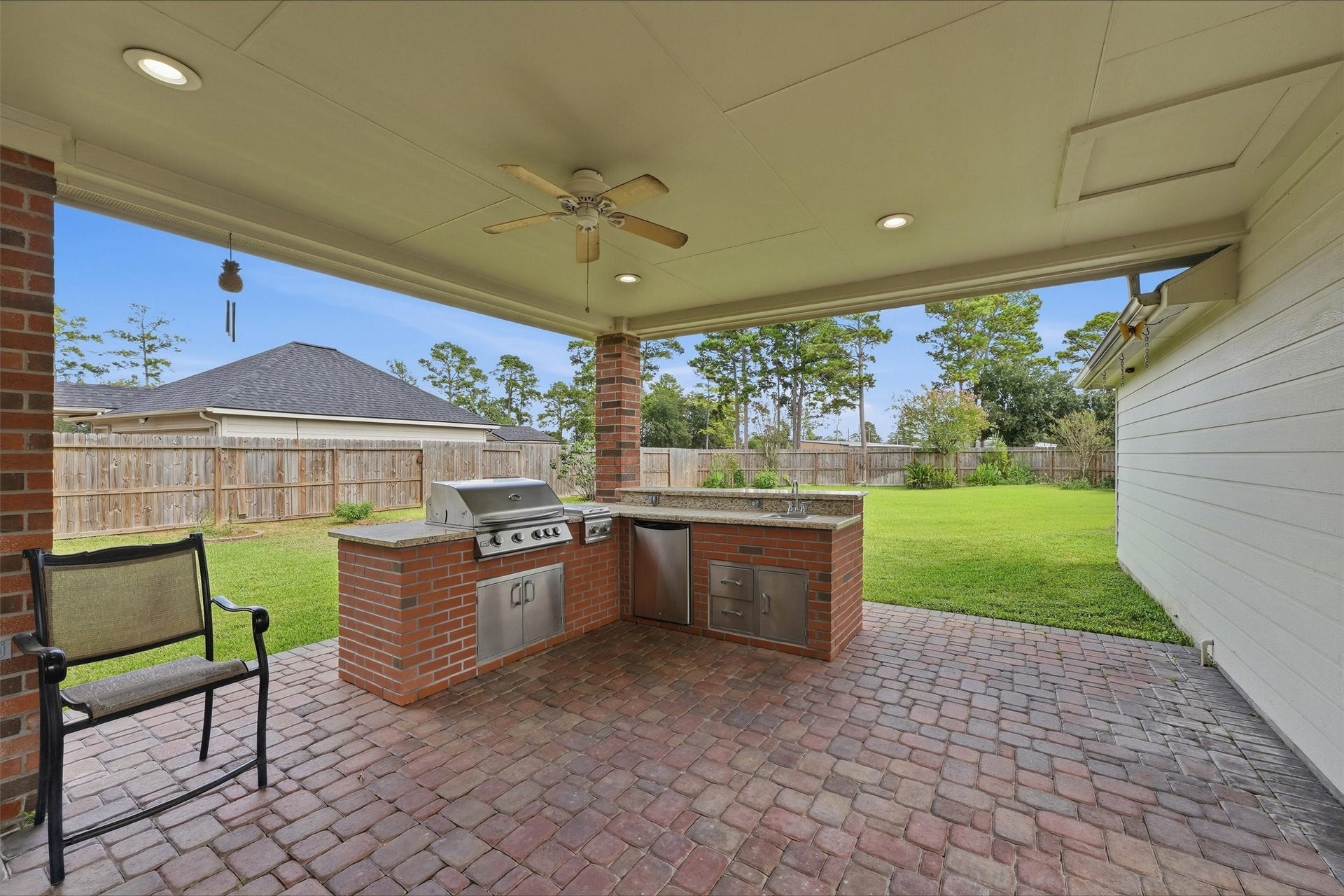 15107 Heron Meadow Lane, Cypress, TX 77429 Outdoor kitchen & covered patio