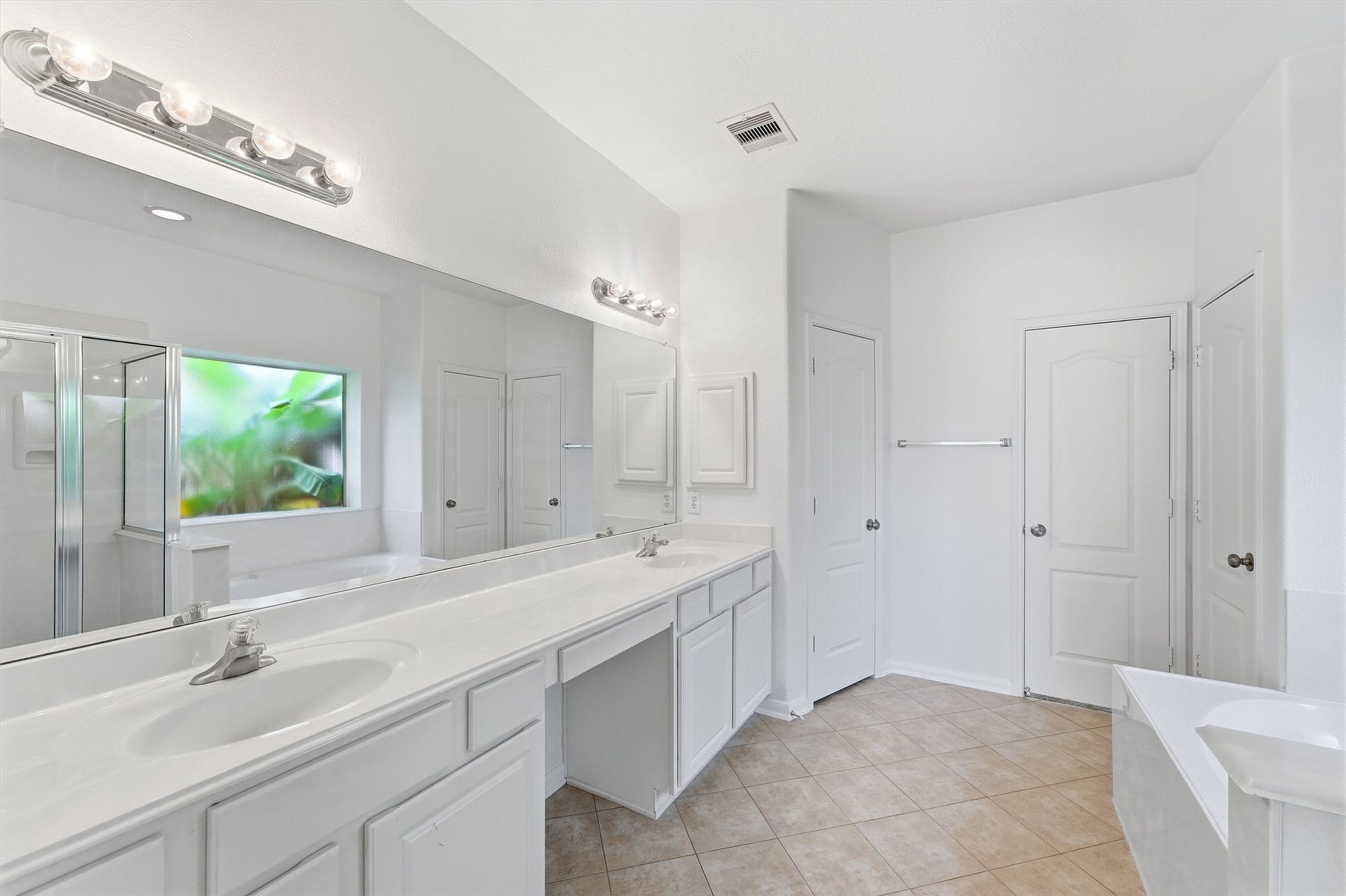 15107 Heron Meadow Lane, Cypress, TX 77429 Master bathroom - double sinks, shower/tub combo