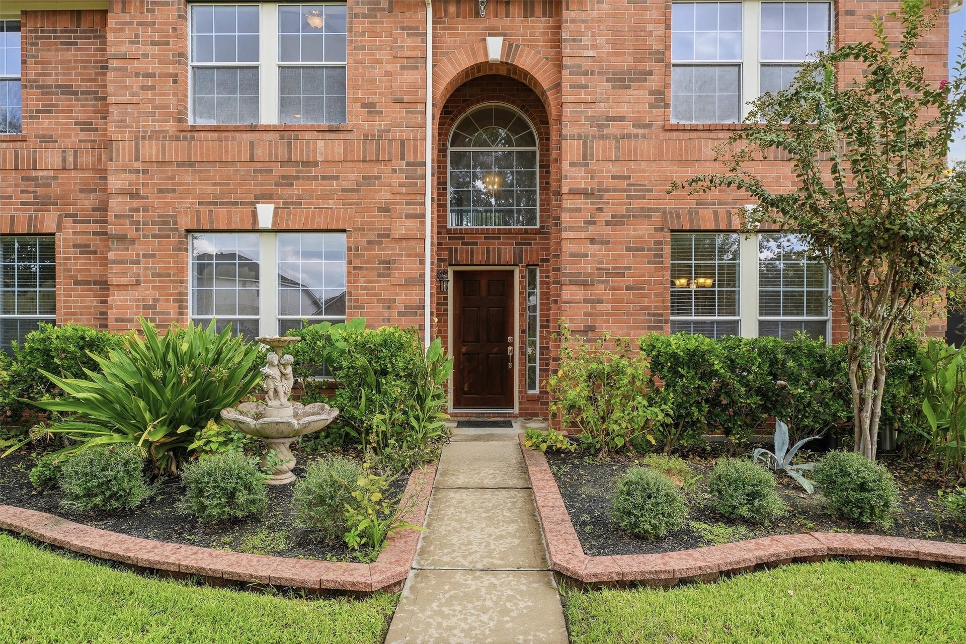 15107 Heron Meadow Lane, Cypress, TX 77429 Gorgeous front entrance curve appeal