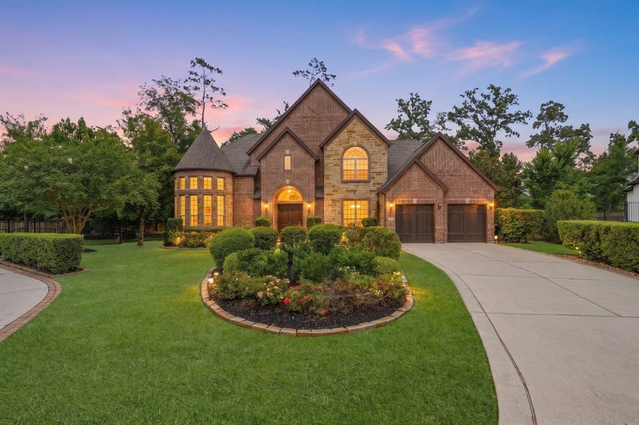 Property photo for 10 Coronet Ridge Court, The Woodlands, TX