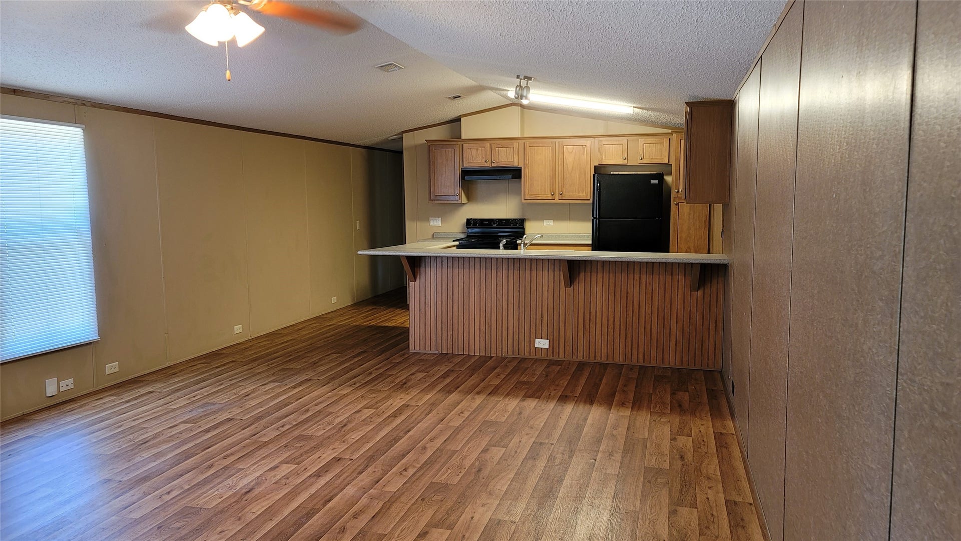 23807 Brushy Oaks Street, Hockley, TX 77447 View from den to kitchen