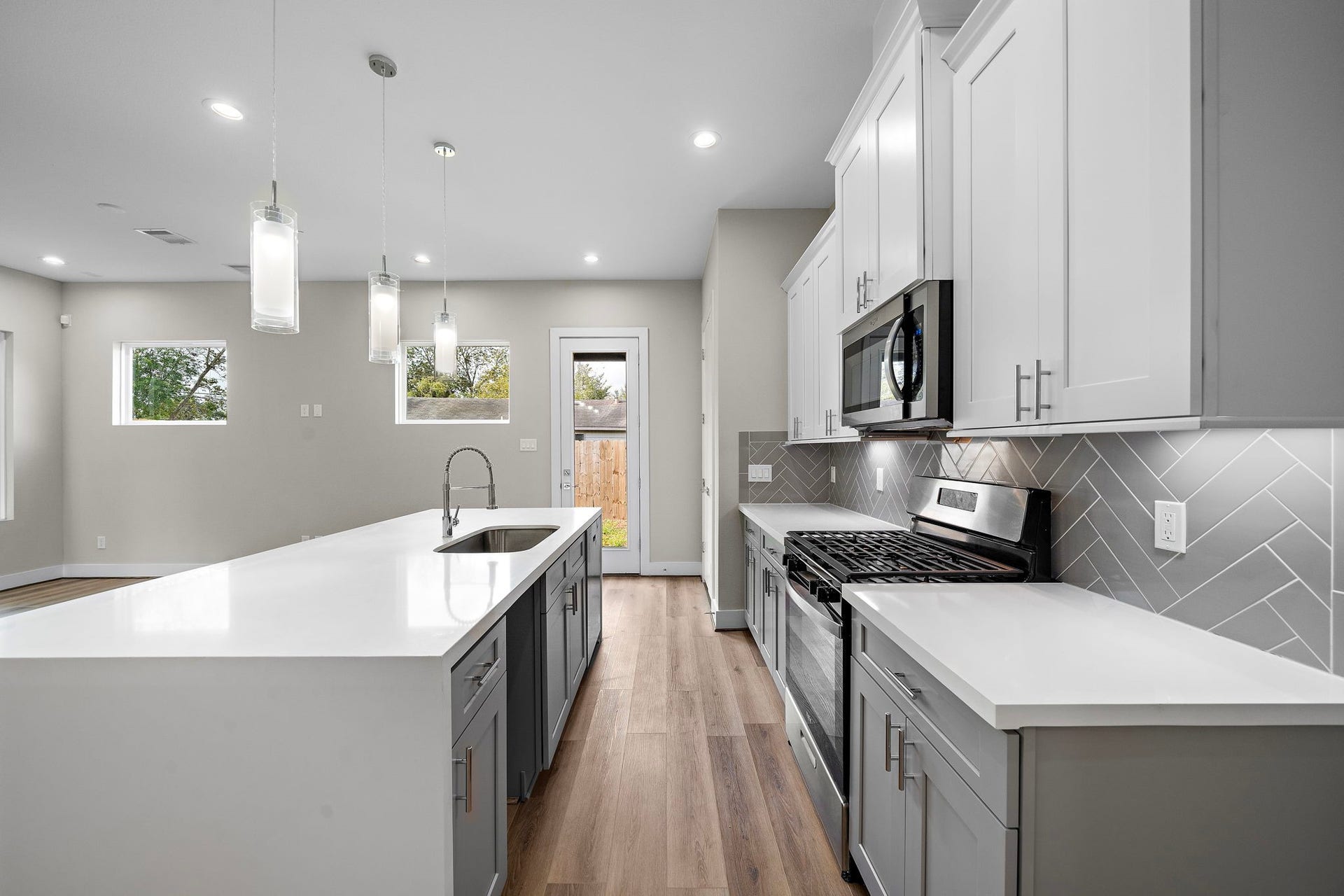 8120 Esther Acres Lane, Houston, TX 77088 8120 Esther Acres Lane, Houston, TX 77088