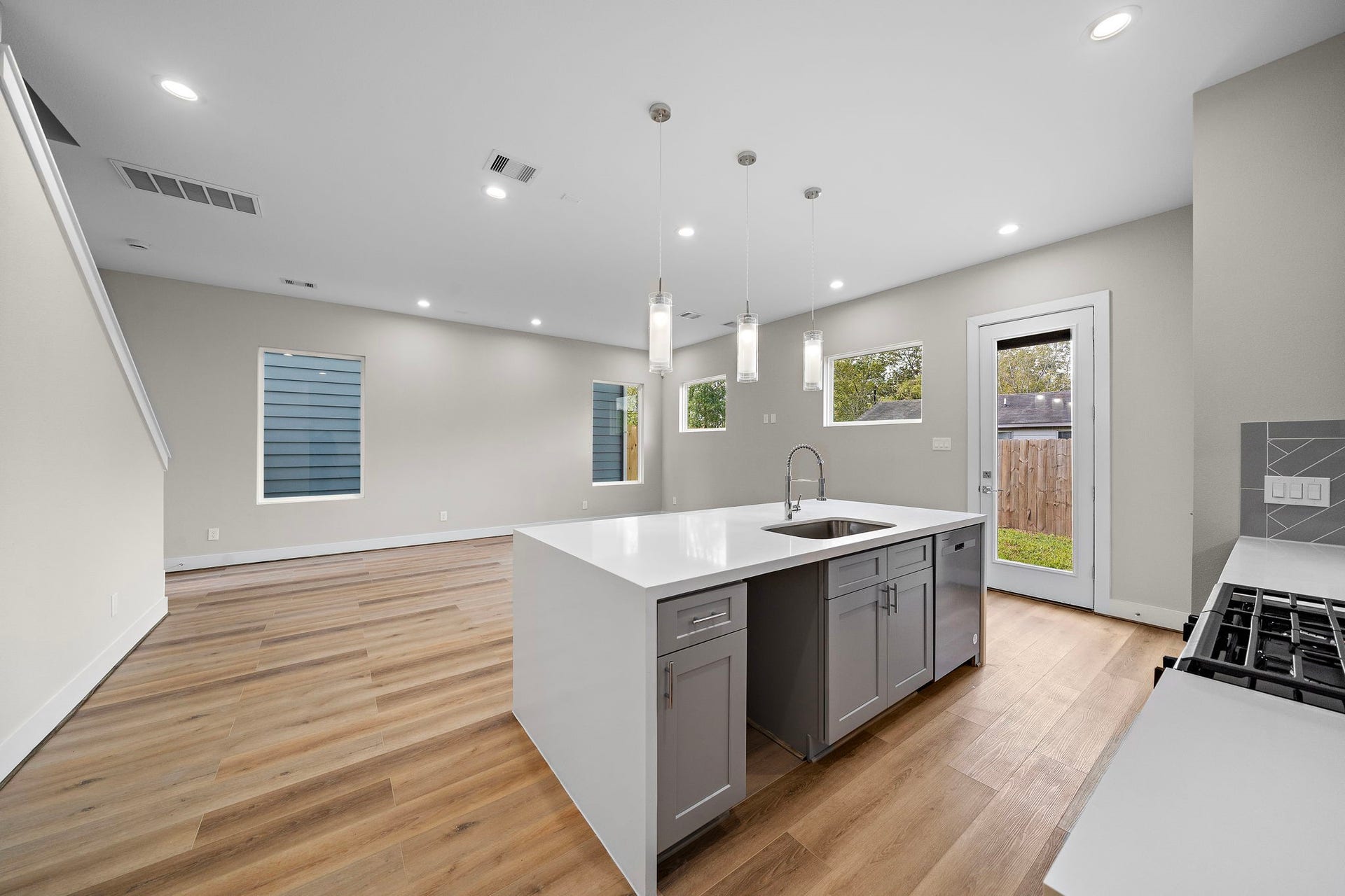8120 Esther Acres Lane, Houston, TX 77088 8120 Esther Acres Lane, Houston, TX 77088