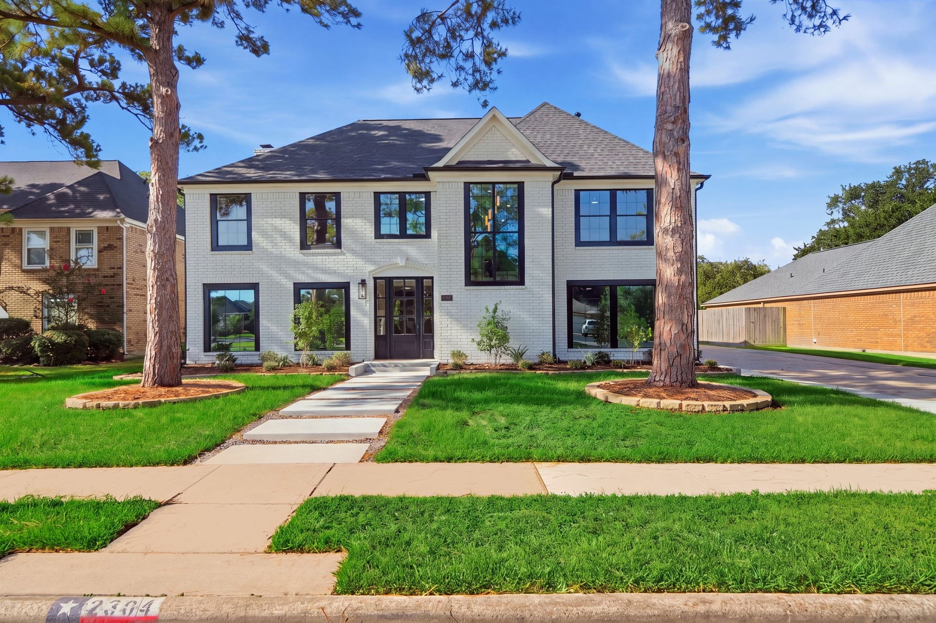 2304 Eagles Way, Pearland, TX 77581 Beautifully renovated home in highly desirable Green Tee Terrace. Welcome to 2304 Eagles Way