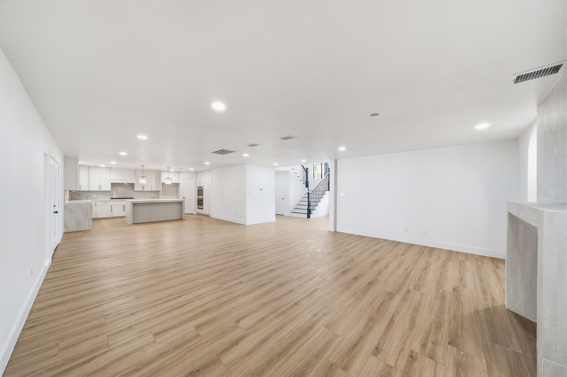 2304 Eagles Way, Pearland, TX 77581 Impressive open-concept living area showcases exceptional scale, warm wood flooring and seamless connection to the designer kitchen.