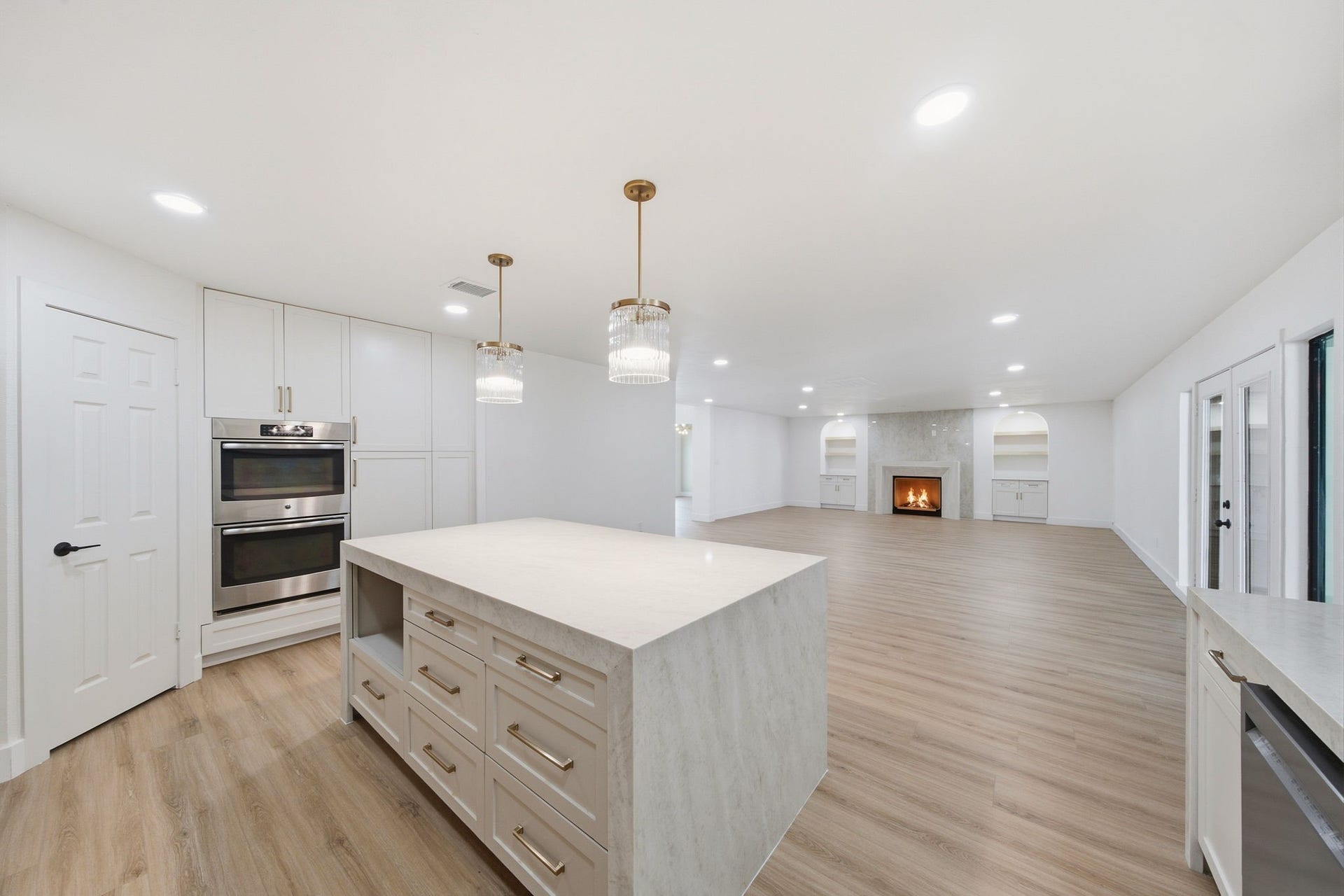 2304 Eagles Way, Pearland, TX 77581 Generous island provides abundant prep space, casual seating and a natural gathering space.