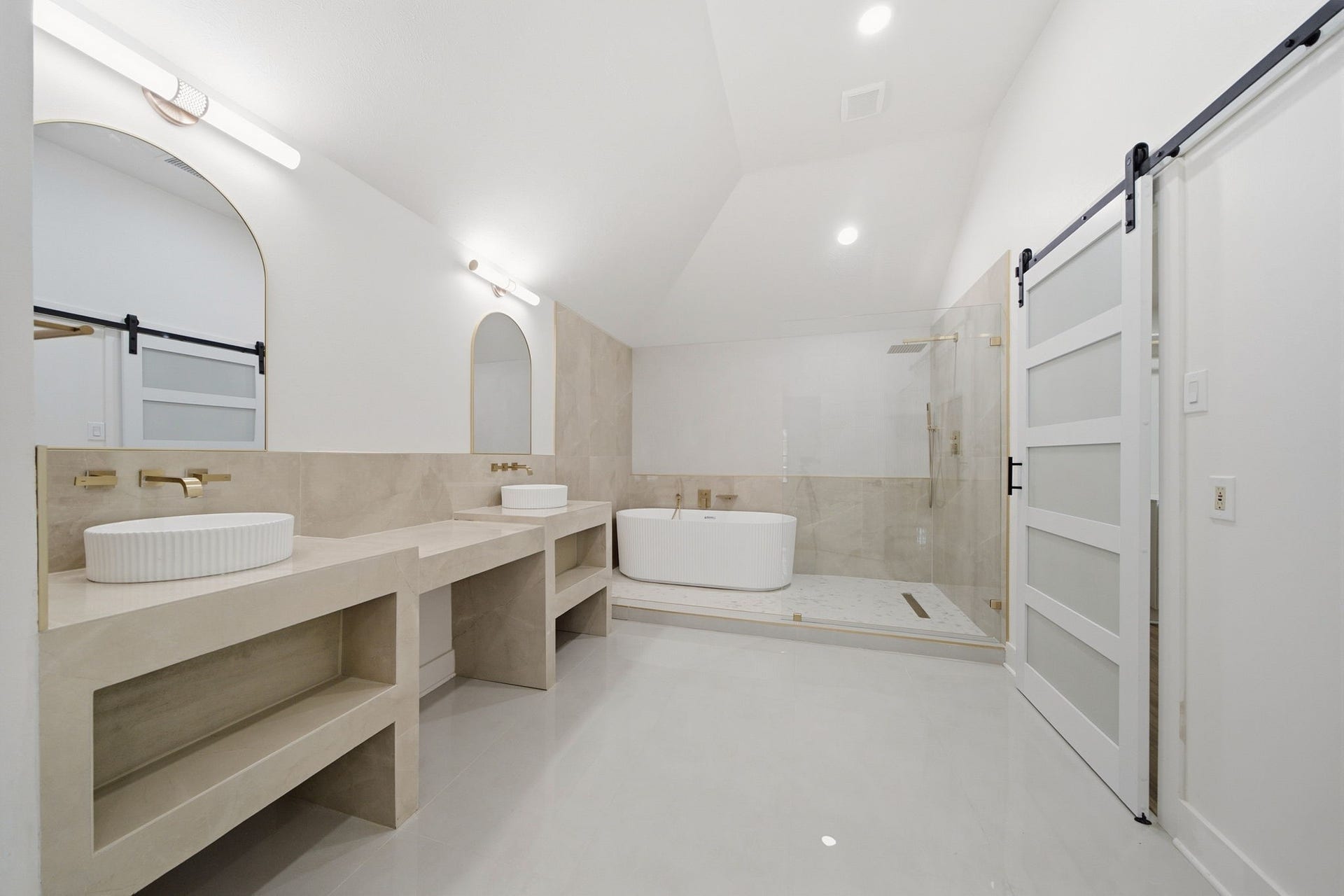 2304 Eagles Way, Pearland, TX 77581 Spa-inspired primary bath designed with timeless finishes and a luxurious, calming feel.