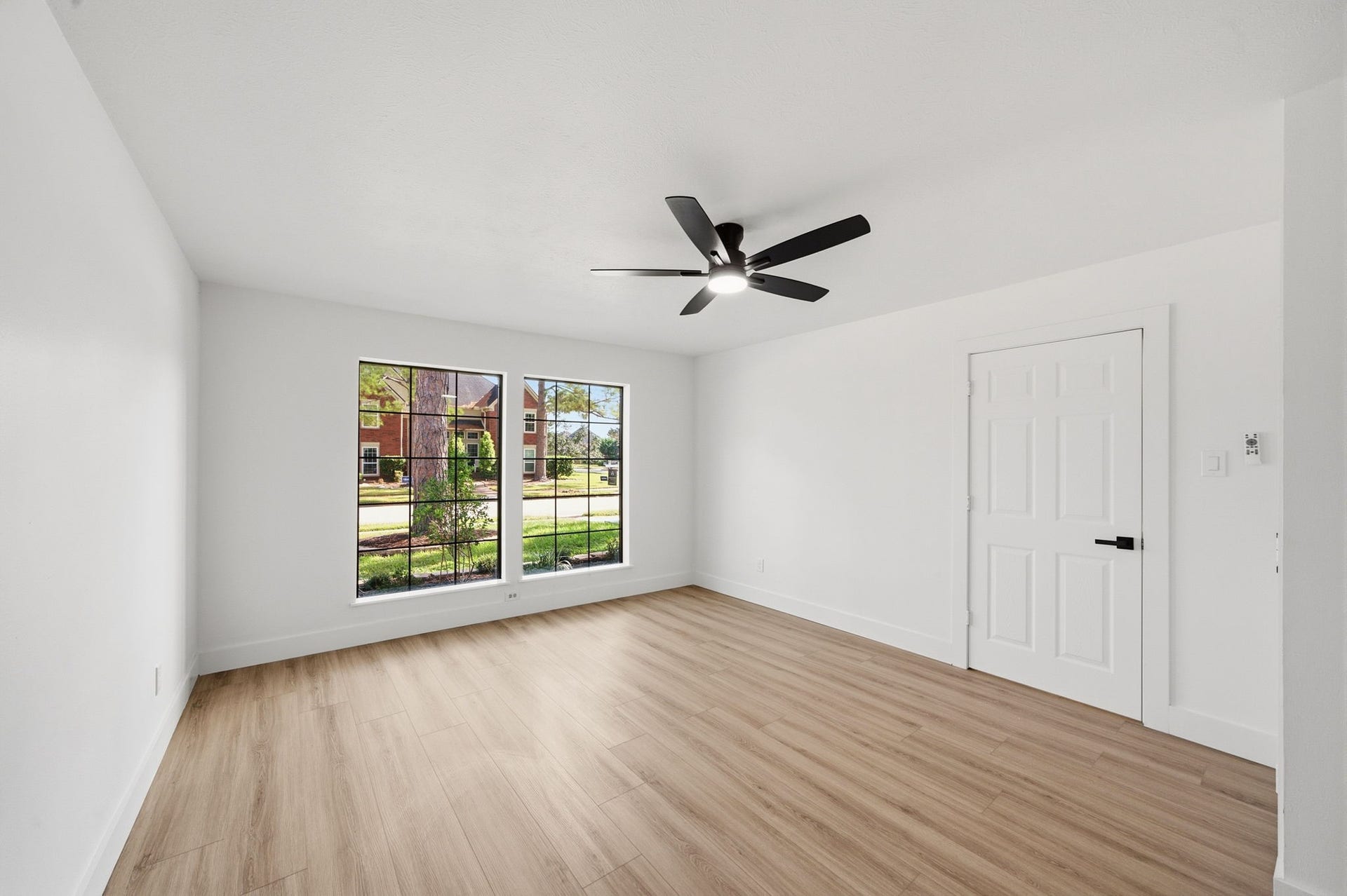 2304 Eagles Way, Pearland, TX 77581 Downstairs bedroom, not primary.