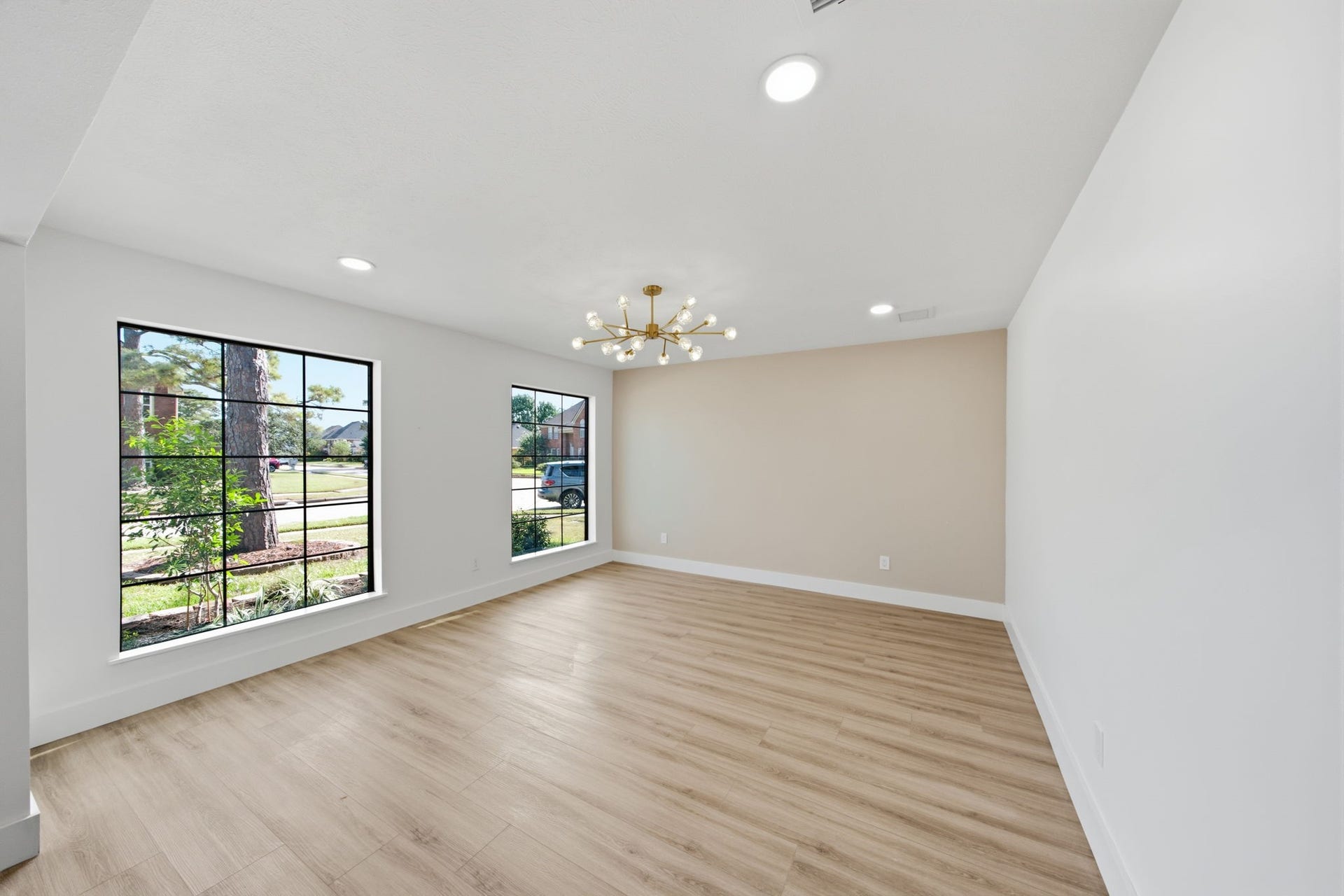 2304 Eagles Way, Pearland, TX 77581 Light-filled front flex room offers elegant setting for private study or formal dining.