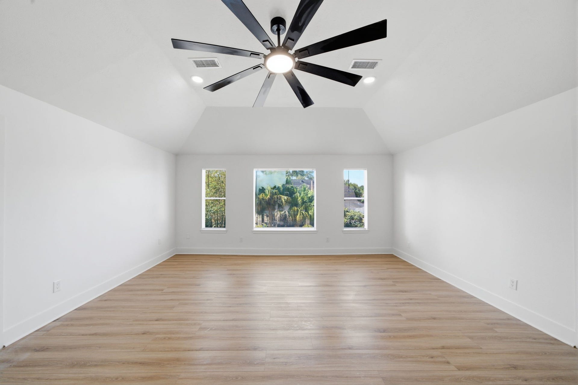 2304 Eagles Way, Pearland, TX 77581 Light-filled game room offers impressive scale and flexible for lounging, entertaining, media or recreation.