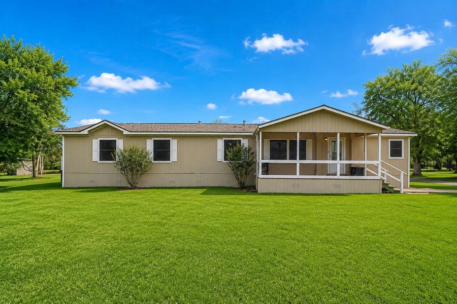 Property photo for 19645 Nordt Road, Damon, TX