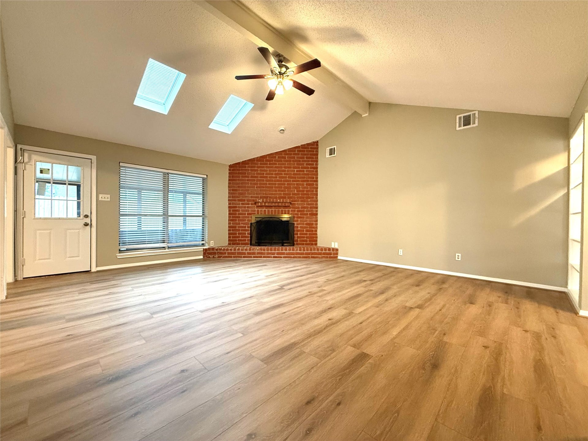 3022 Mosby Drive, Sugar Land, TX 77479 living room