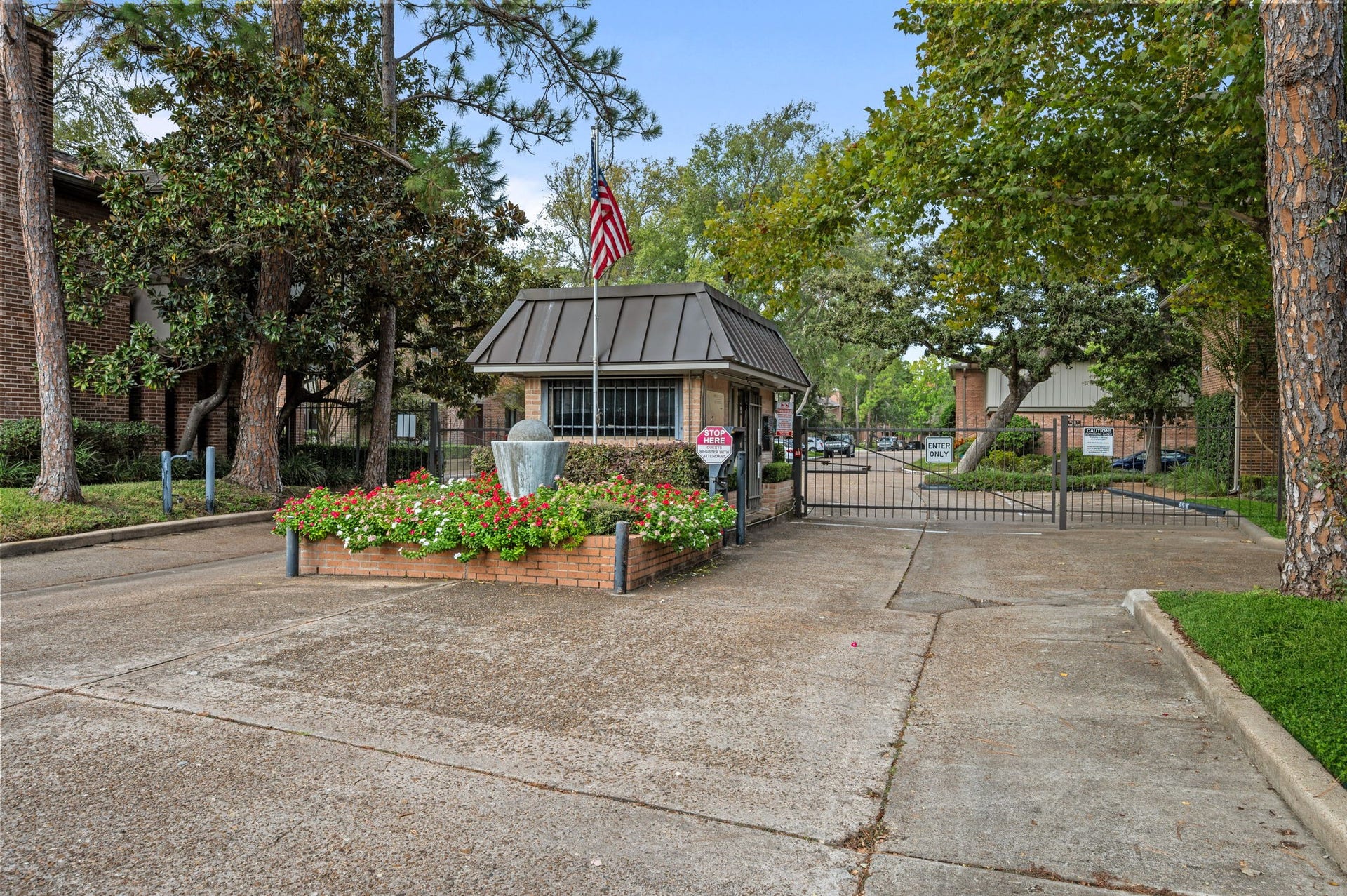 6423 Bayou Glen Road, Houston, TX 77057