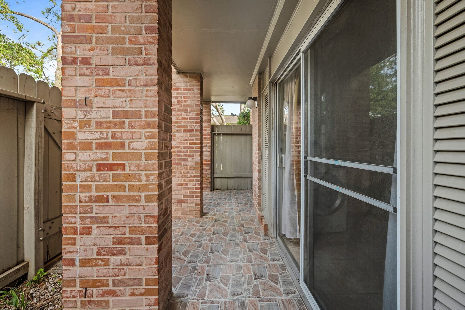 6423 Bayou Glen Road, Houston, TX 77057