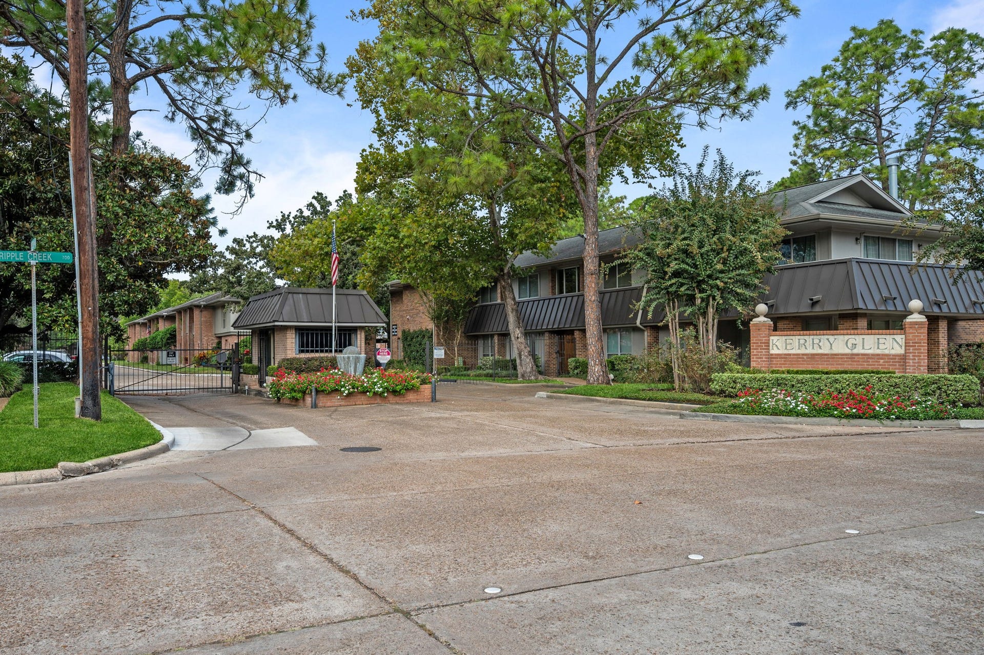 6423 Bayou Glen Road, Houston, TX 77057