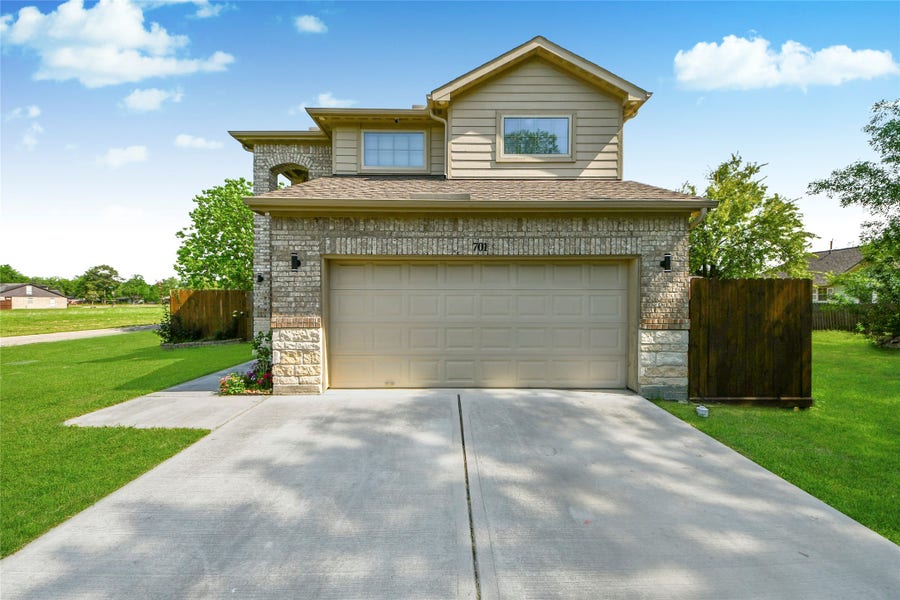 Property photo for 701 Avenue H, South Houston, TX
