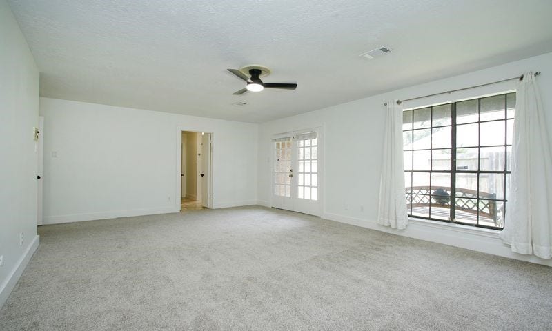 8006 Albin Lane, Houston, TX 77071 very large very light & bright primary down overlooking the back yard