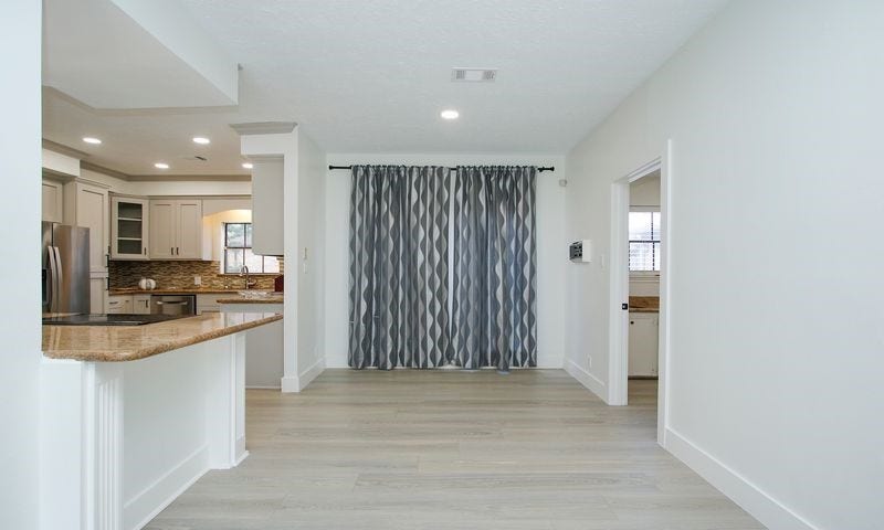 8006 Albin Lane, Houston, TX 77071 breakfast area