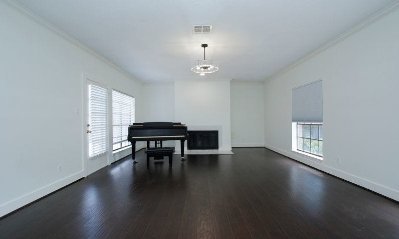 8006 Albin Lane, Houston, TX 77071 large formal living