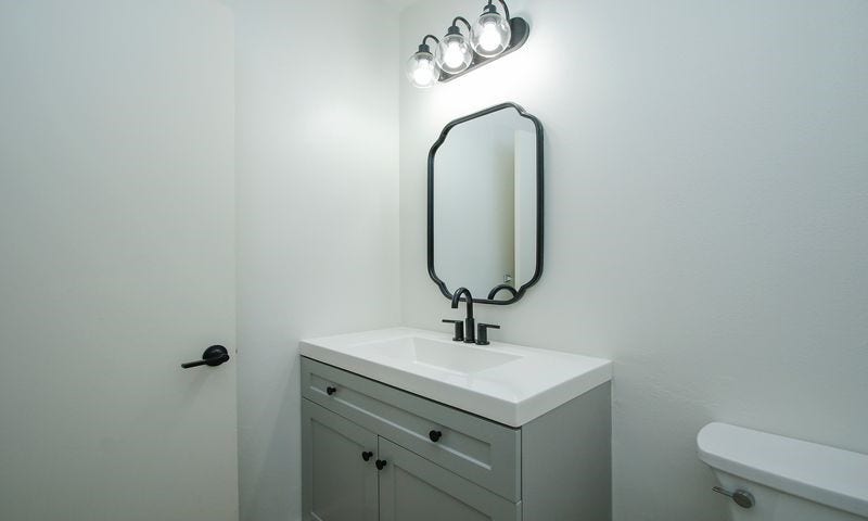 8006 Albin Lane, Houston, TX 77071 beautiful powder room